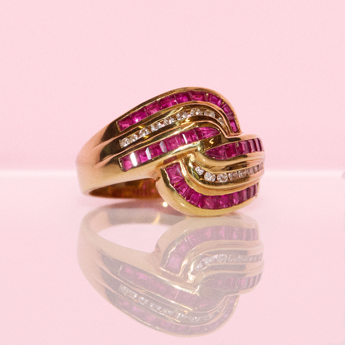 Vintage 18ct gold 0.70ct ruby and 0.20ct diamond ring