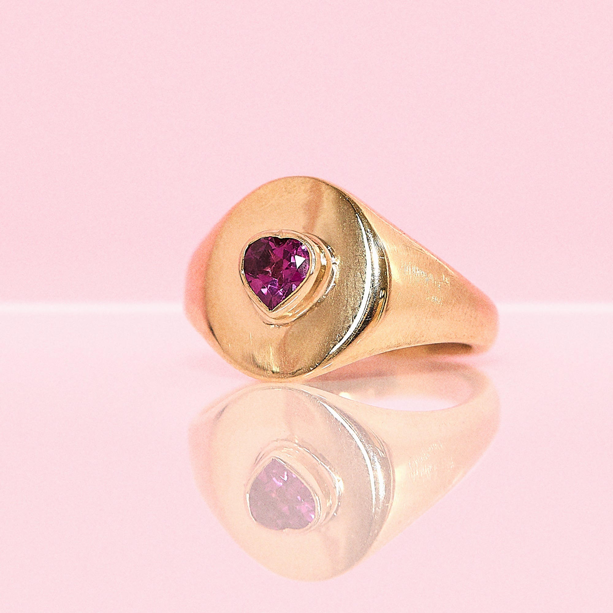 9ct gold garnet ring from 1990