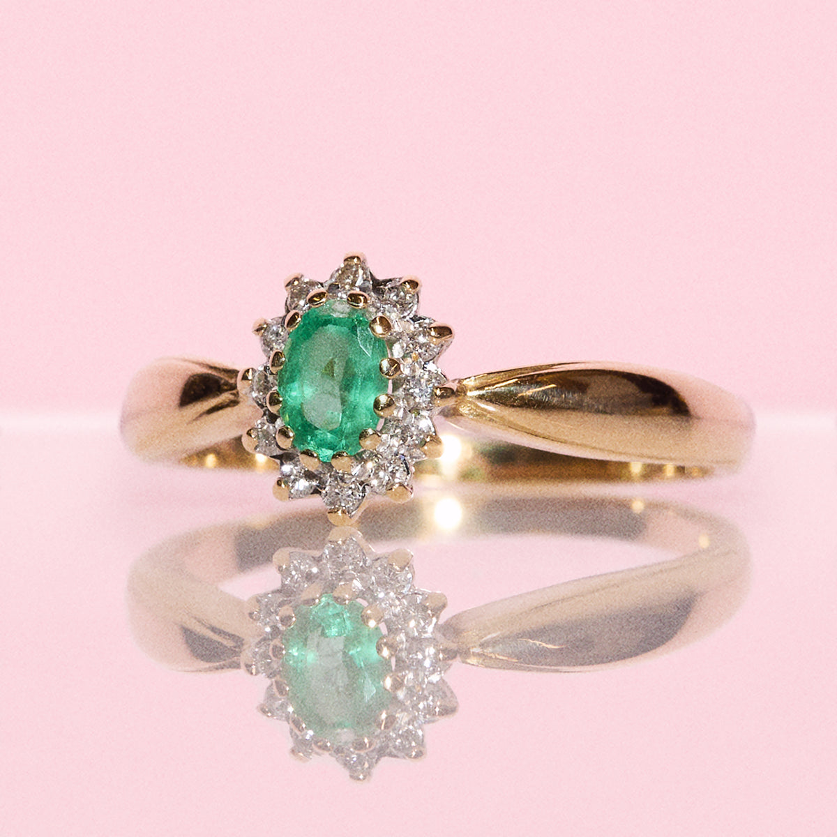 Vintage 18ct gold emerald and diamond cluster ring with a graduated band