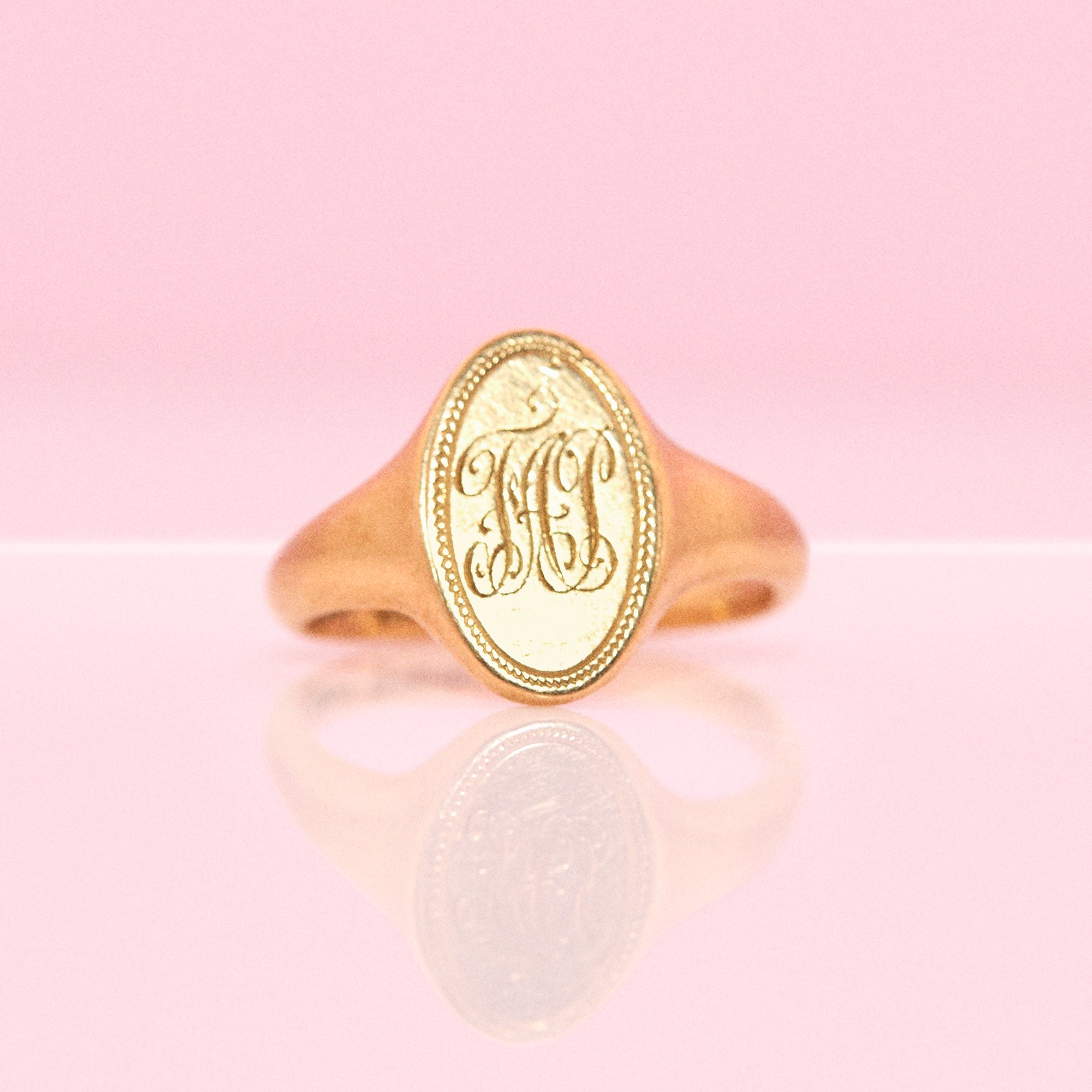 18ct gold engraved oval signet ring