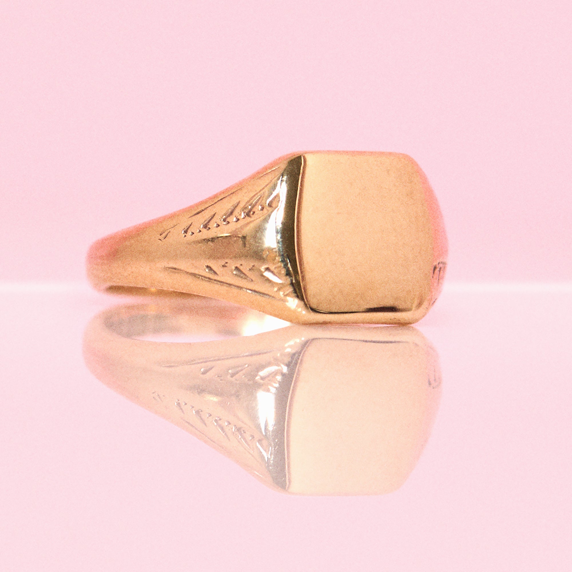 9ct gold signet ring from 1961/2