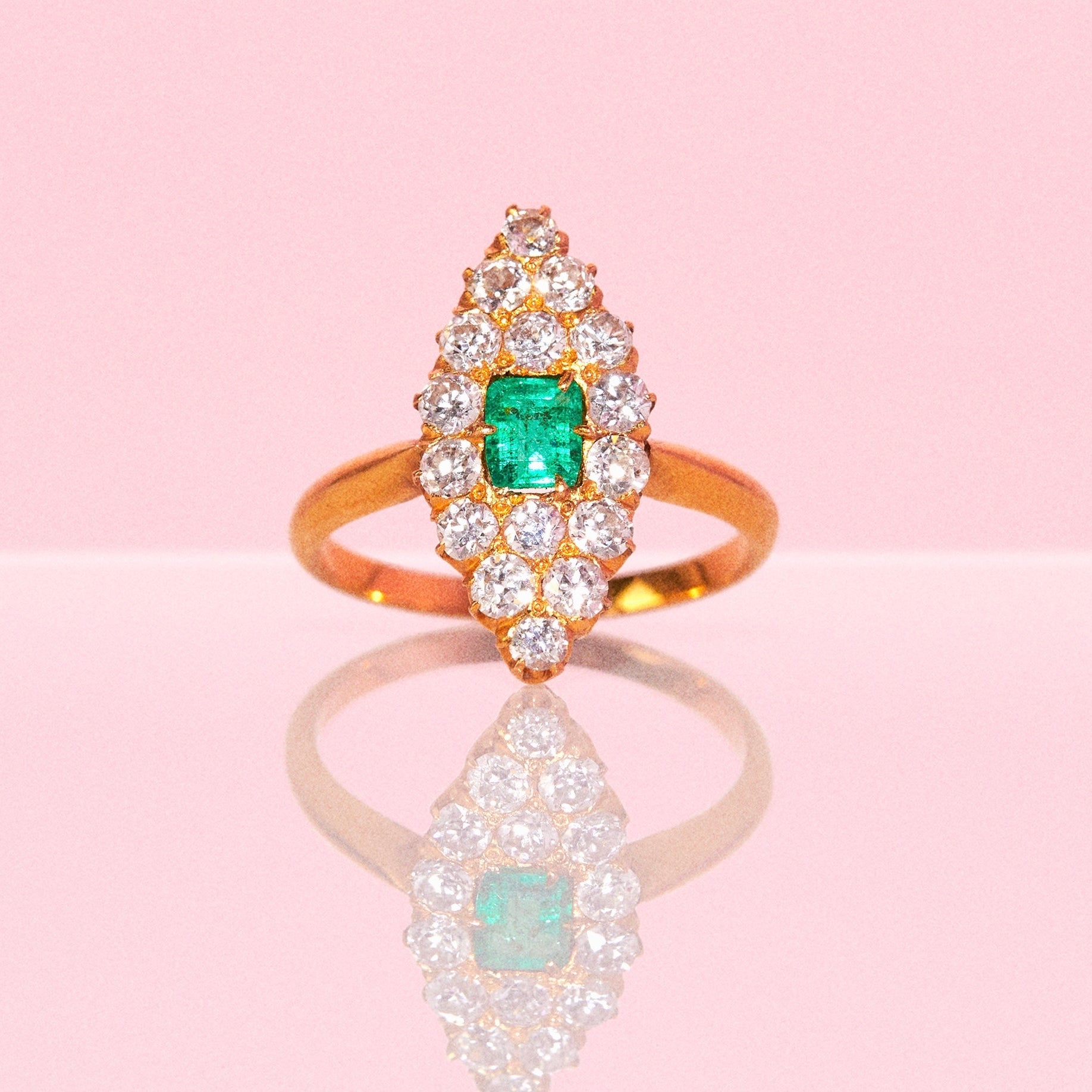 18ct gold ring set with an emerald and diamonds