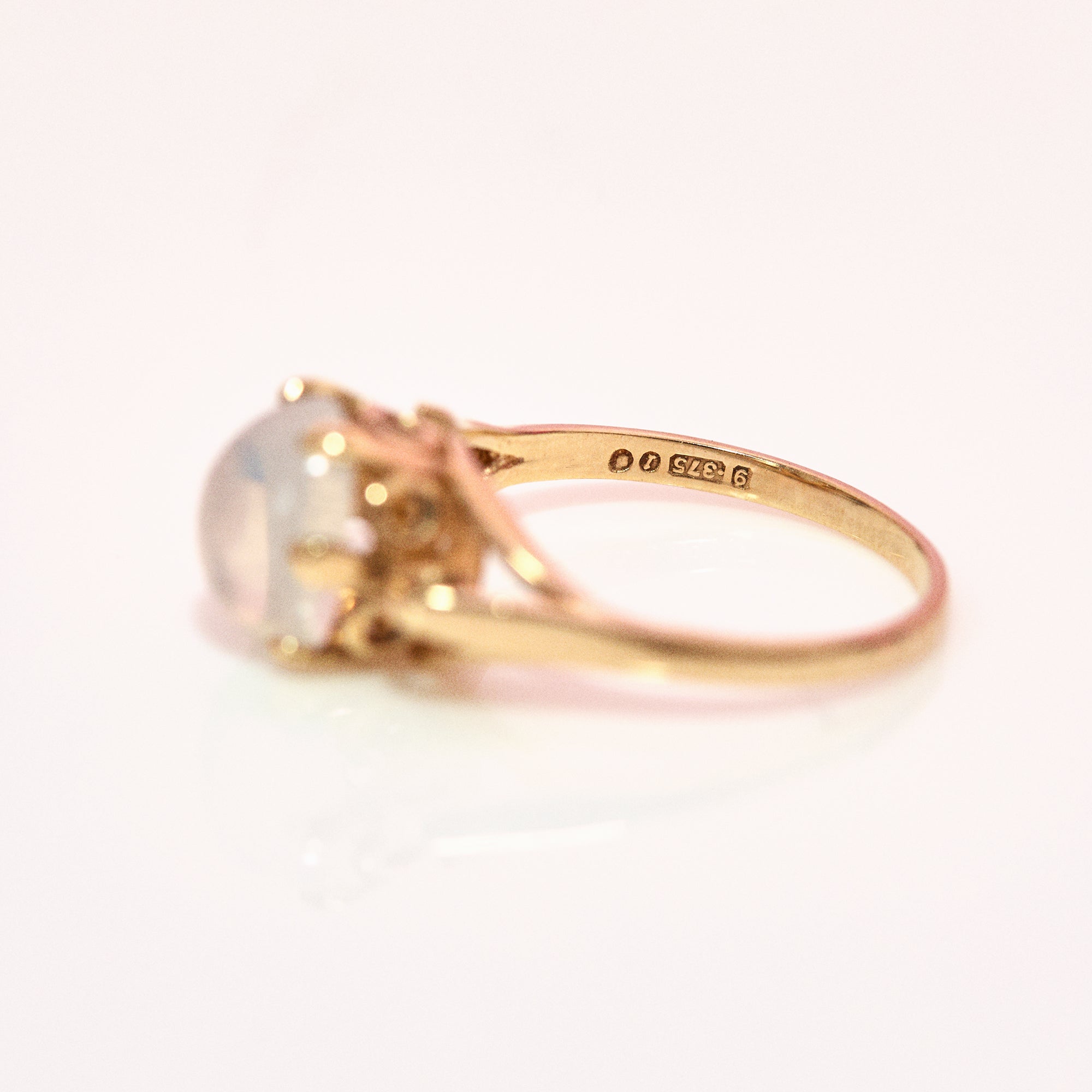 18ct gold moonstone ring