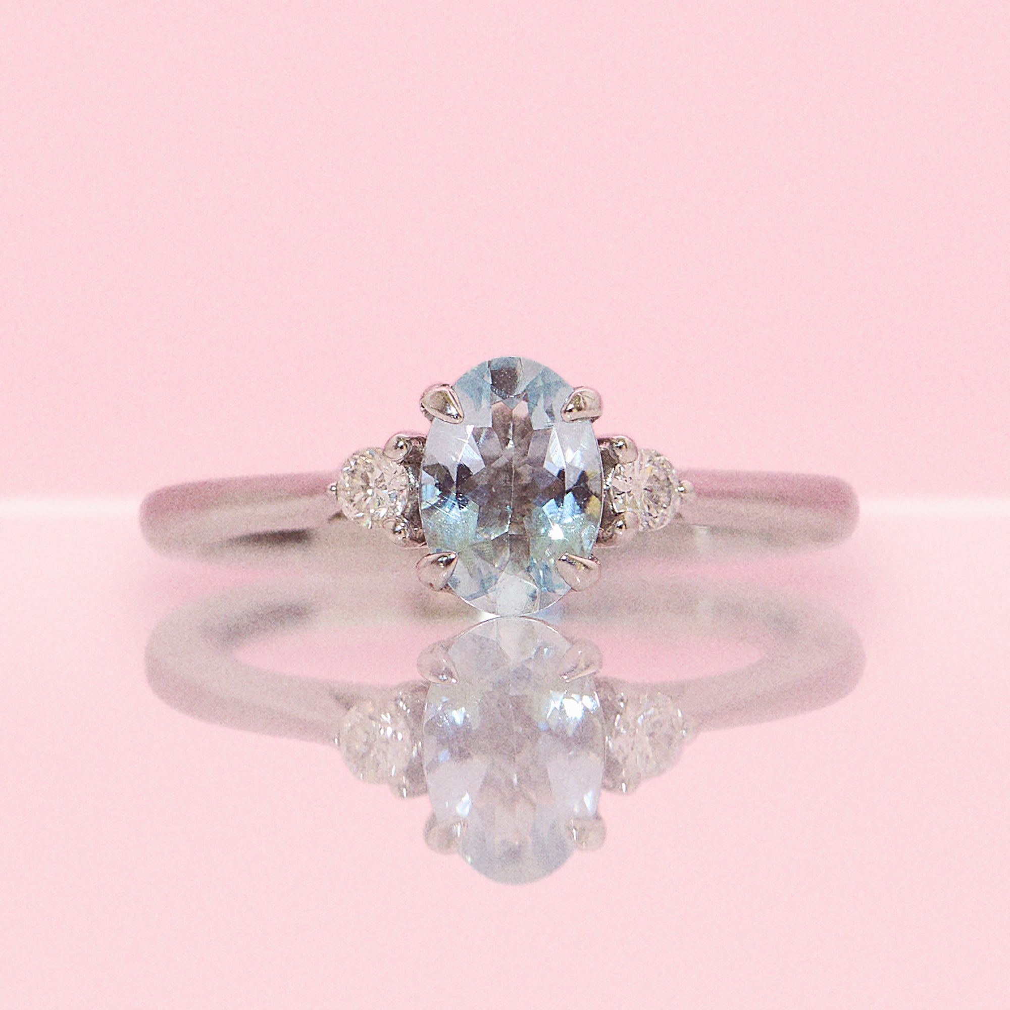 9ct white gold 0.72ct aquamarine and 0.10ct diamond ring