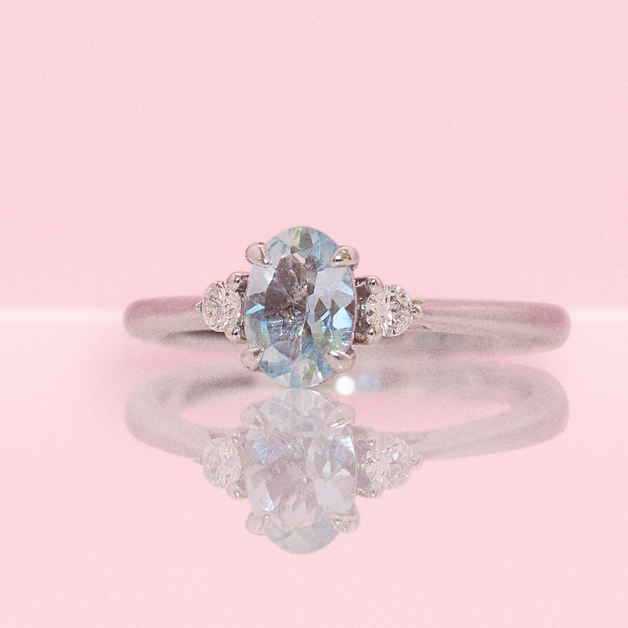 9ct white gold 0.72ct aquamarine and 0.10ct diamond ring