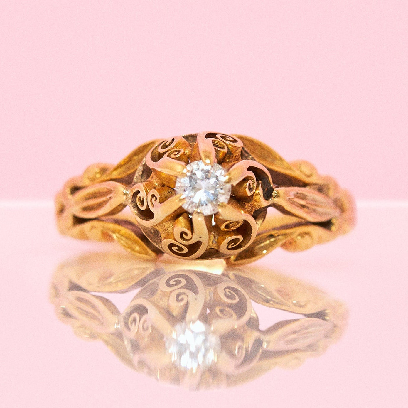 Vintage 18ct gold carved diamond ring