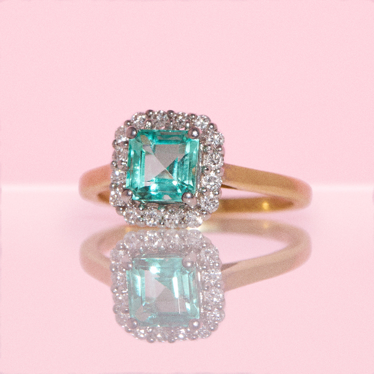 18ct gold 1.10ct emerald and 0.26ct diamond cluster ring