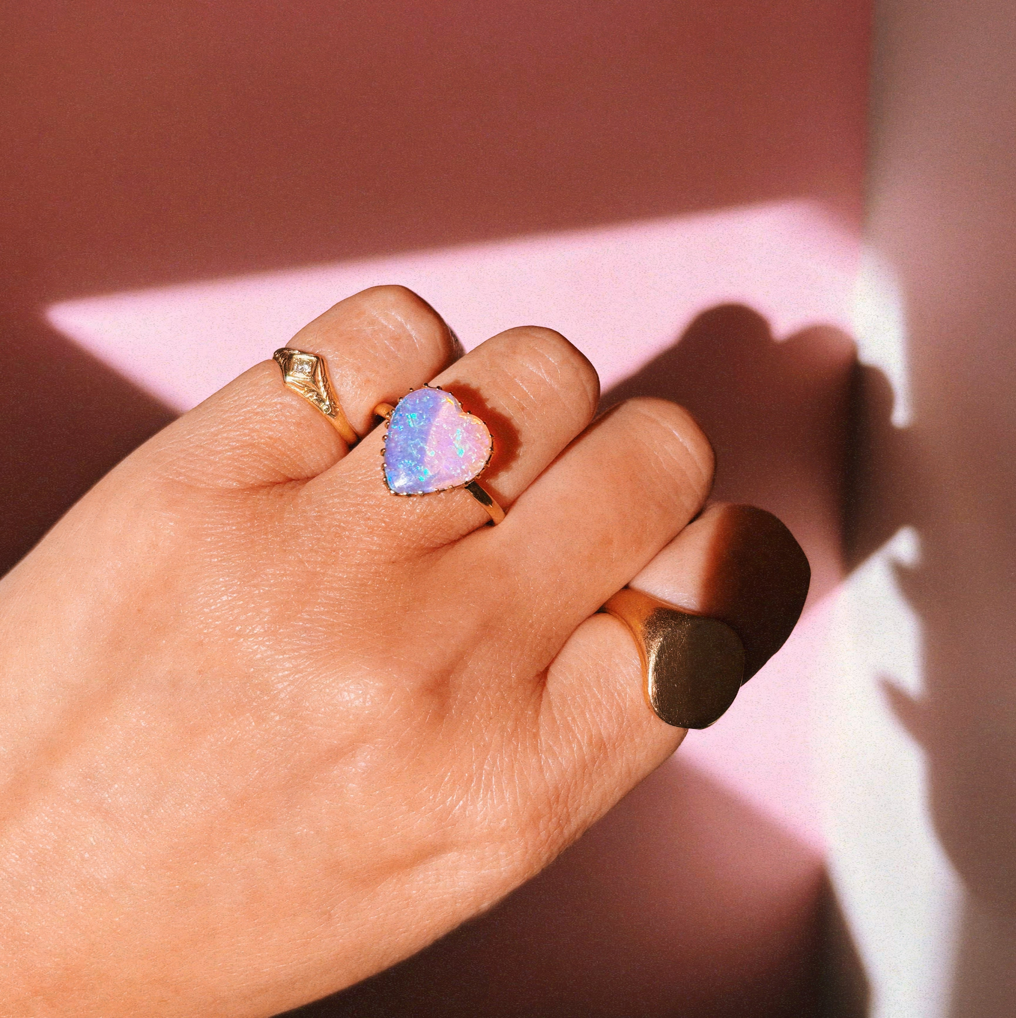 18ct gold heart shaped opal ring