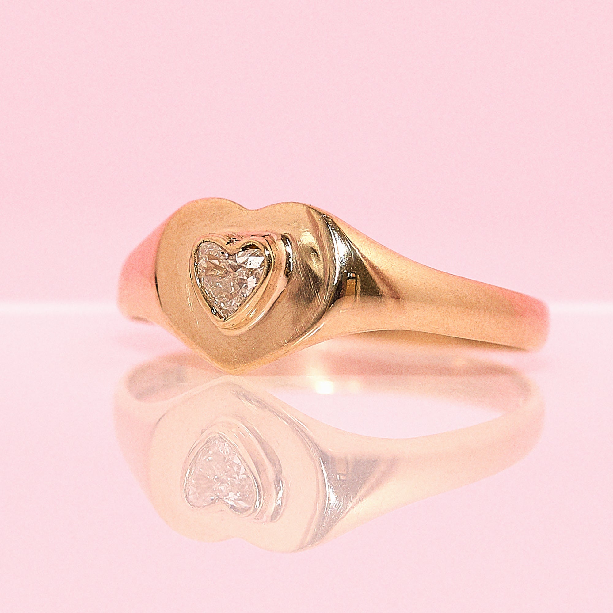 9ct gold 0.13ct heart-shaped diamond vintage square signet ring