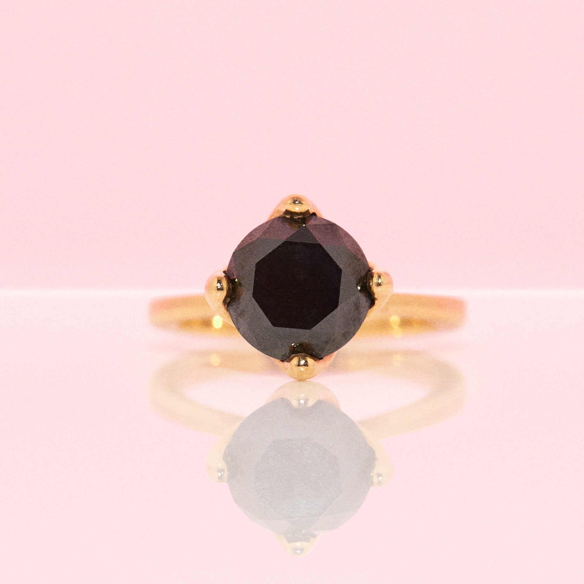 18ct yellow gold 4ct black diamond ring