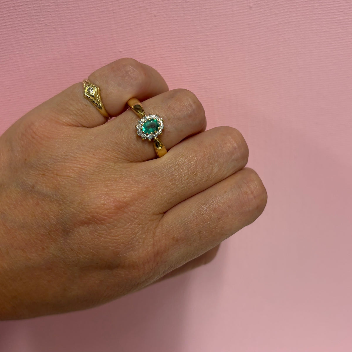 Vintage 18ct gold emerald and diamond cluster ring with a graduated band