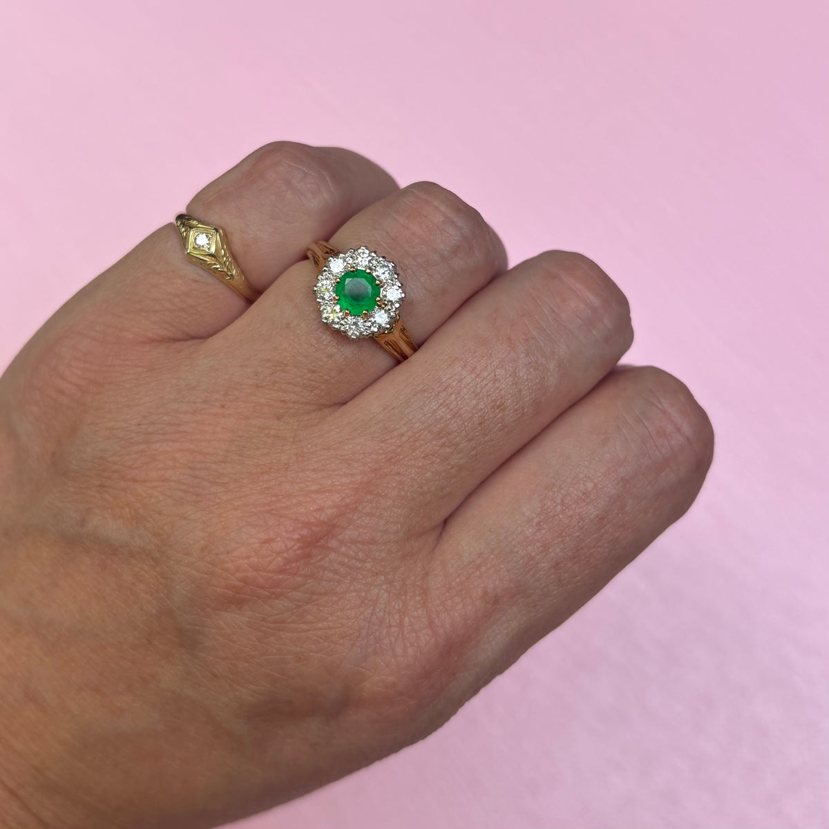 Vintage 18ct gold 0.40ct emerald and 0.33ct diamond cluster ring
