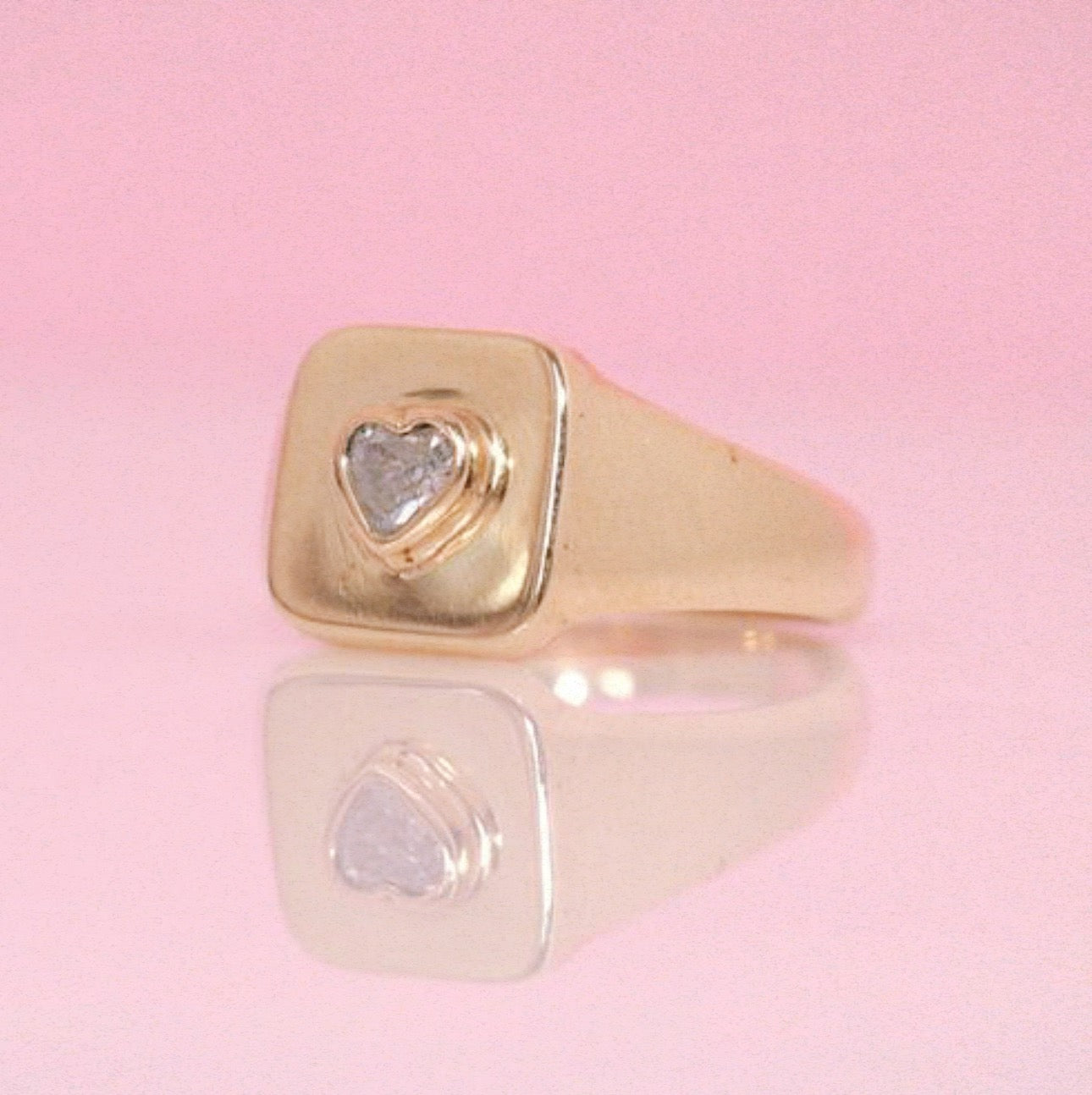 9ct gold 0.31ct heart-shaped diamond vintage square signet ring