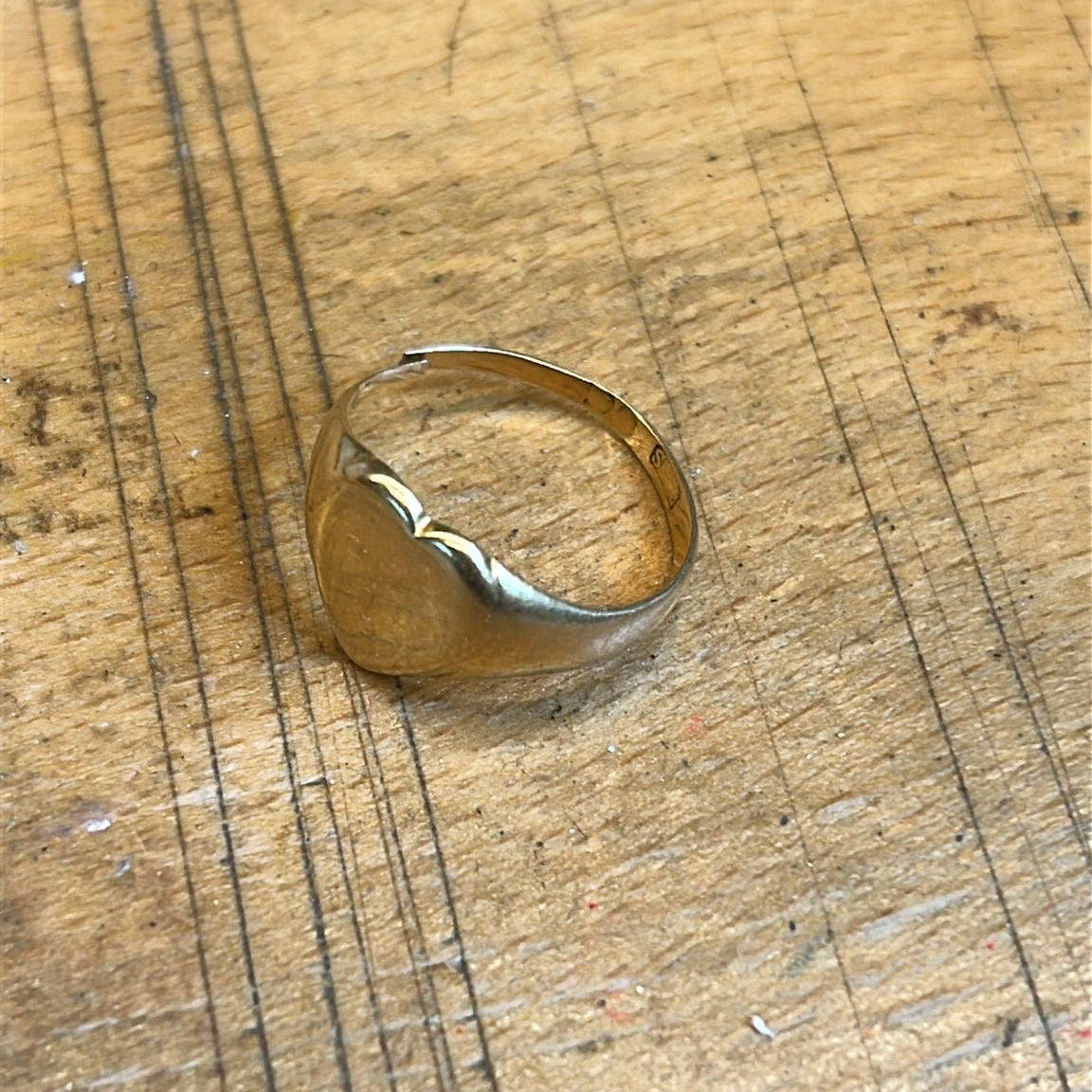 18ct gold heart shaped signet pinky ring