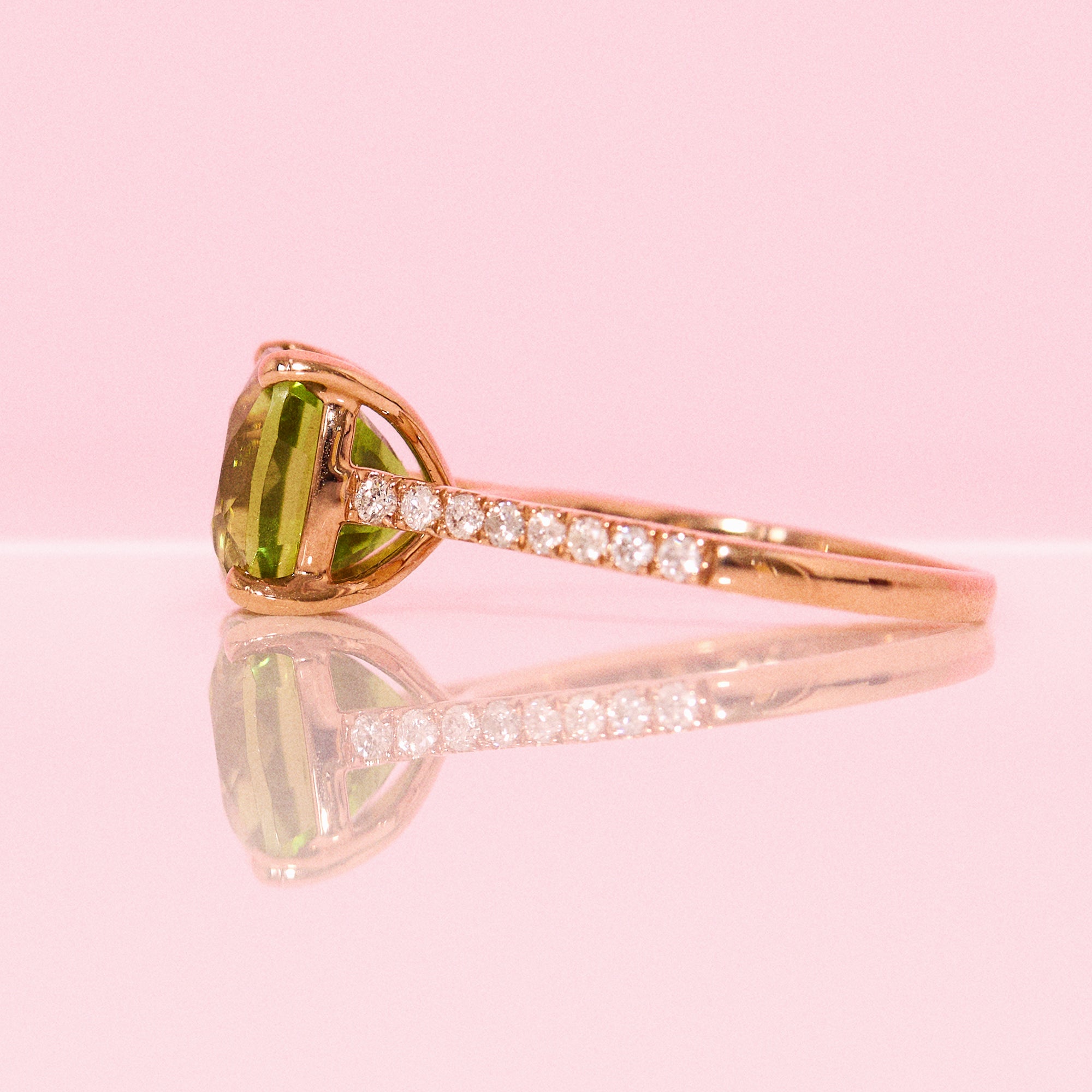 18ct rose gold peridot and diamond ring