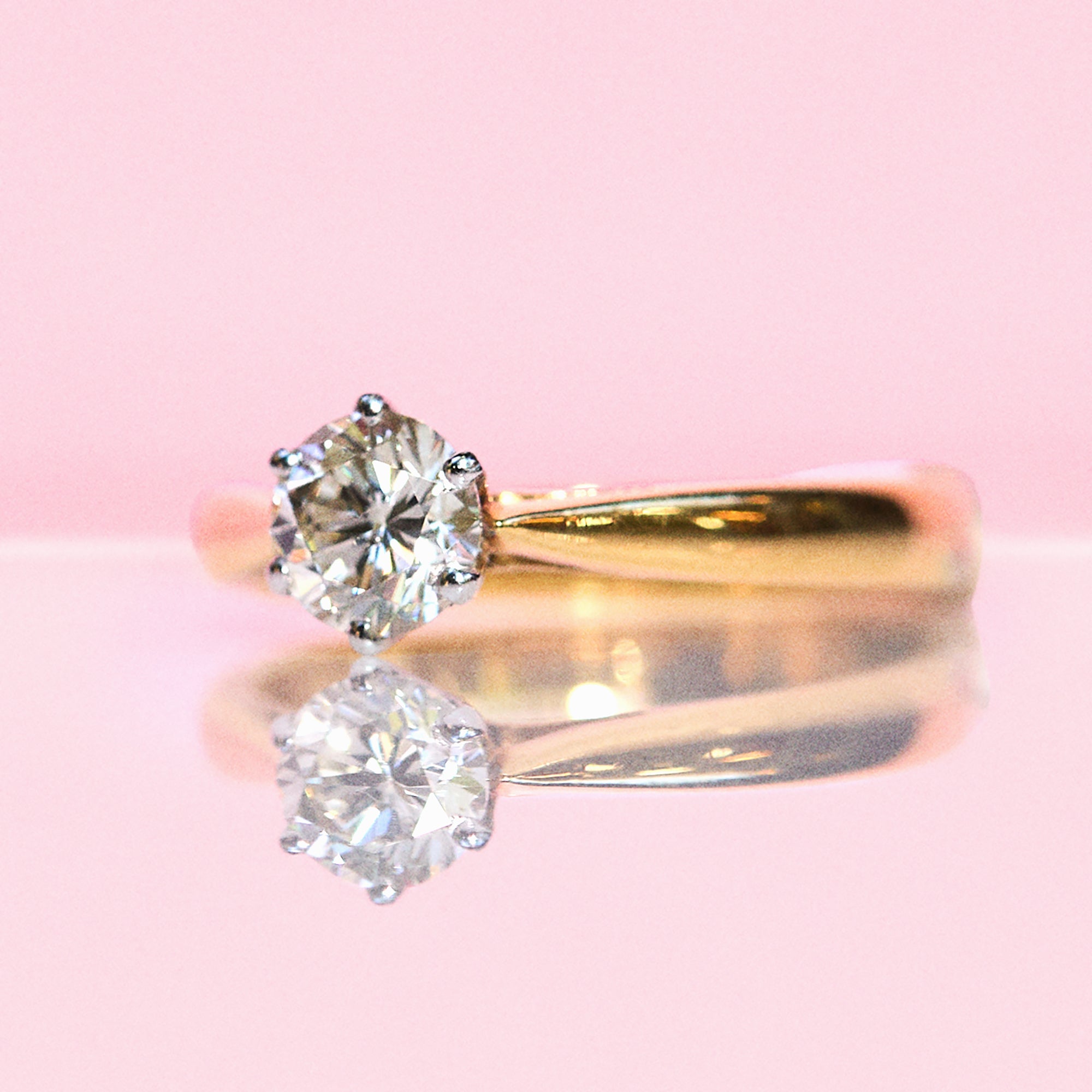 18ct gold 0.60ct pear cut diamond ring