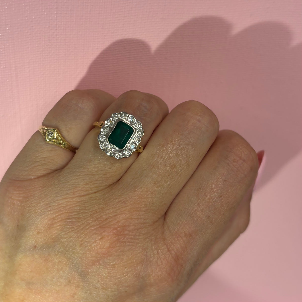 Vintage 18ct gold emerald and diamond cluster ring