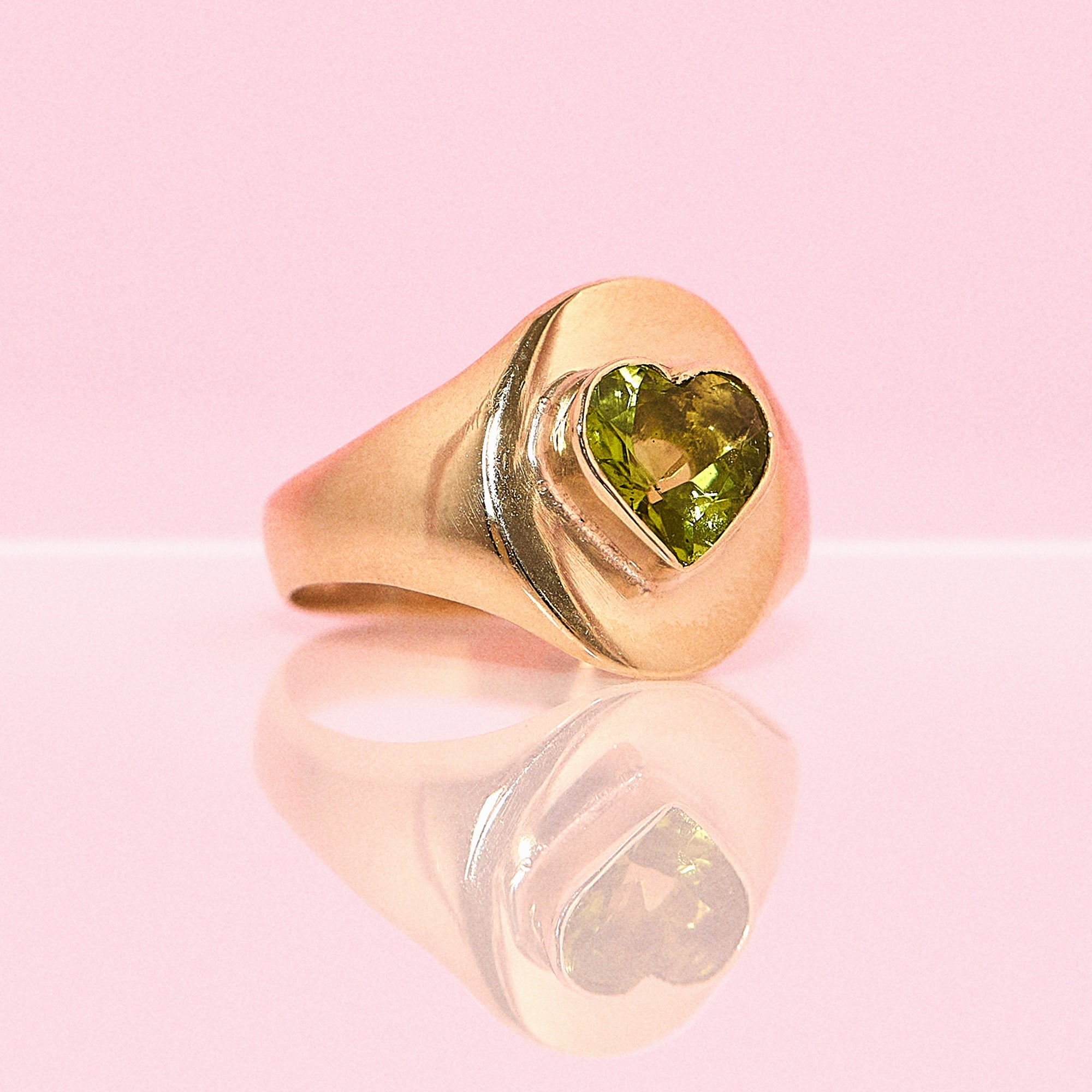 9ct gold heart-shaped peridot vintage oval signet ring