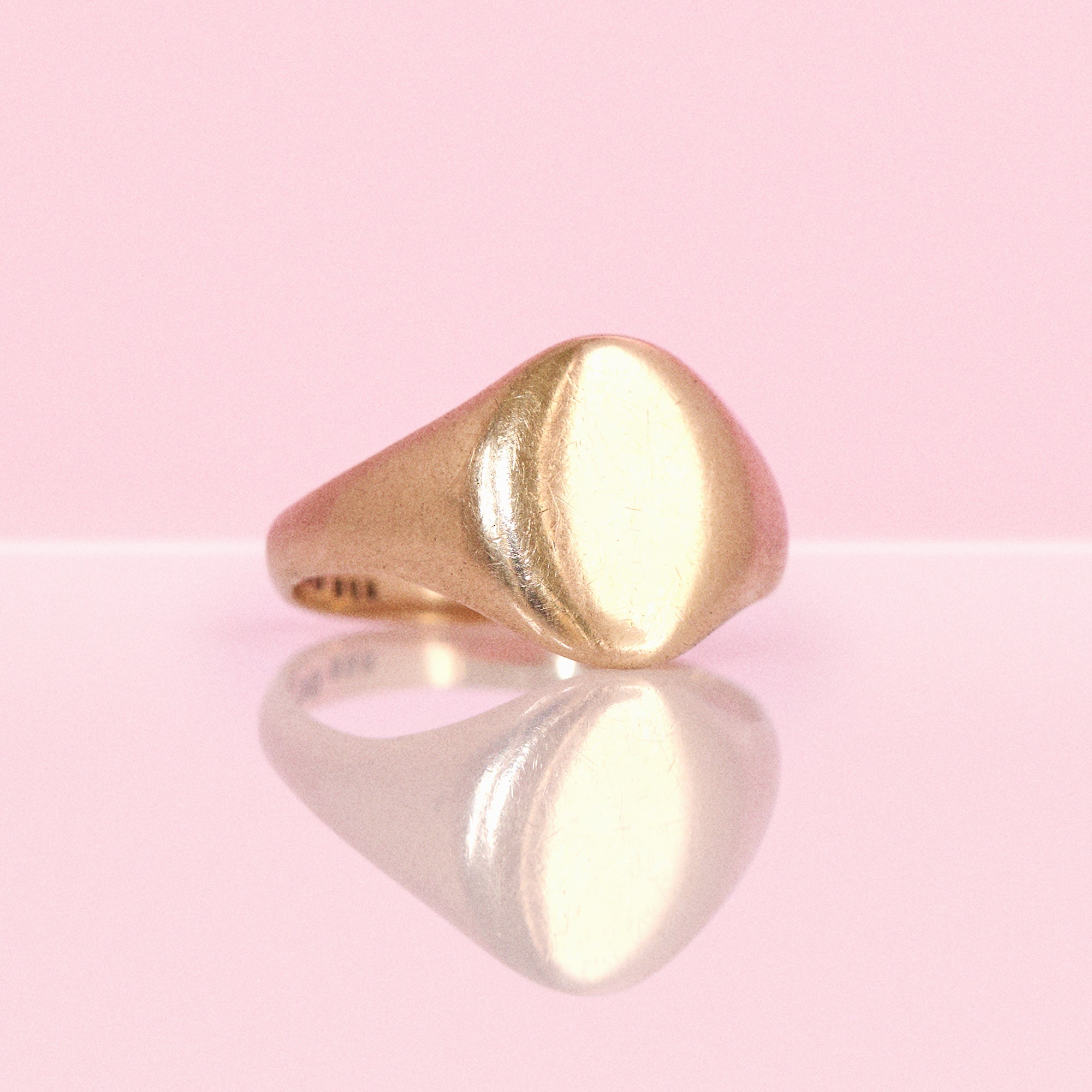 9ct gold oval vintage signet ring (suitable for engraving)