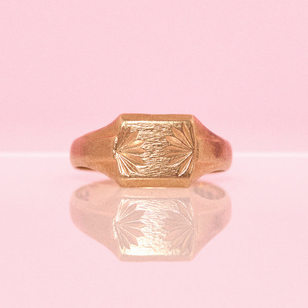 9ct gold patterned signet ring