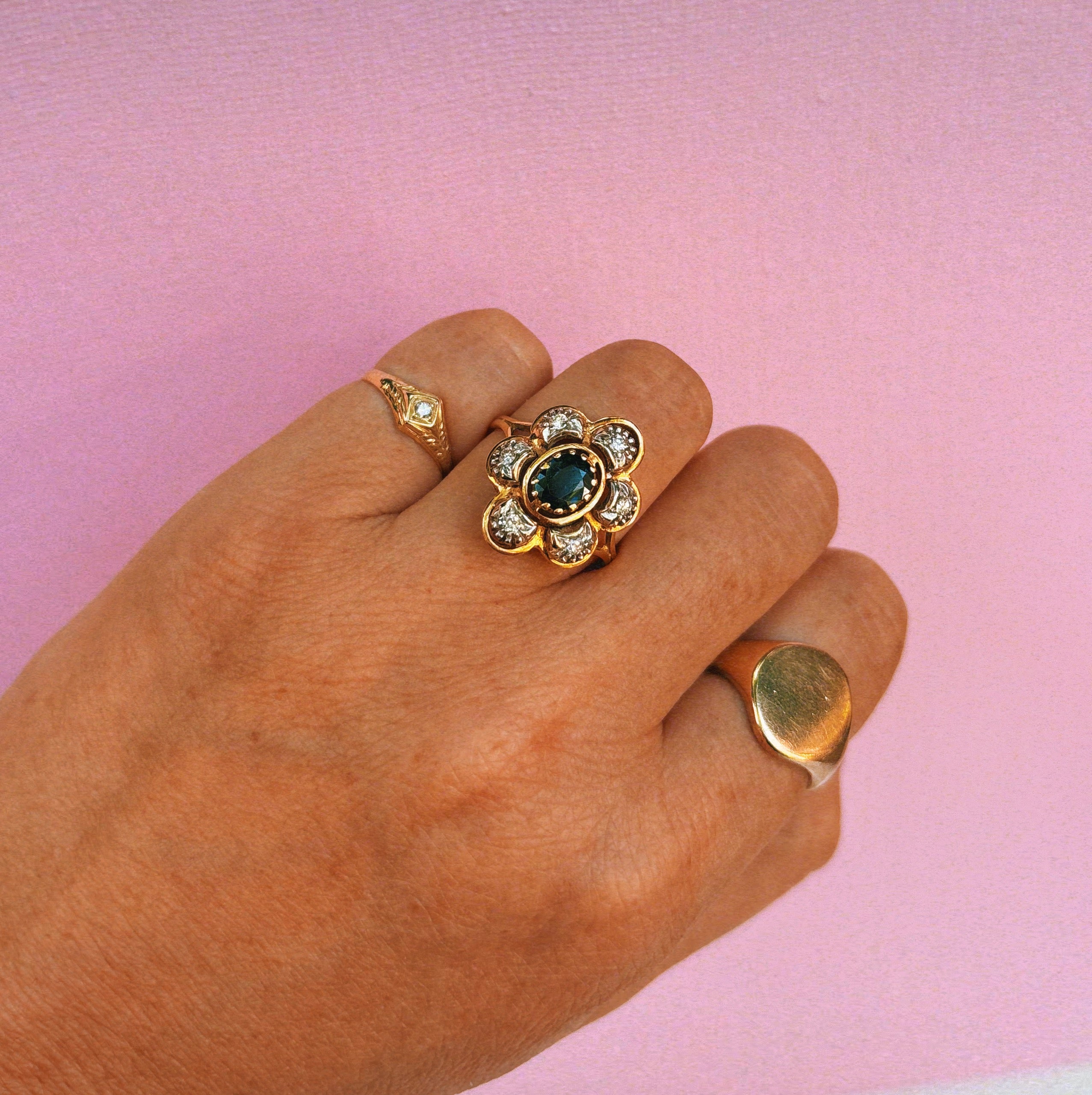 18ct gold sapphire and diamond flower ring