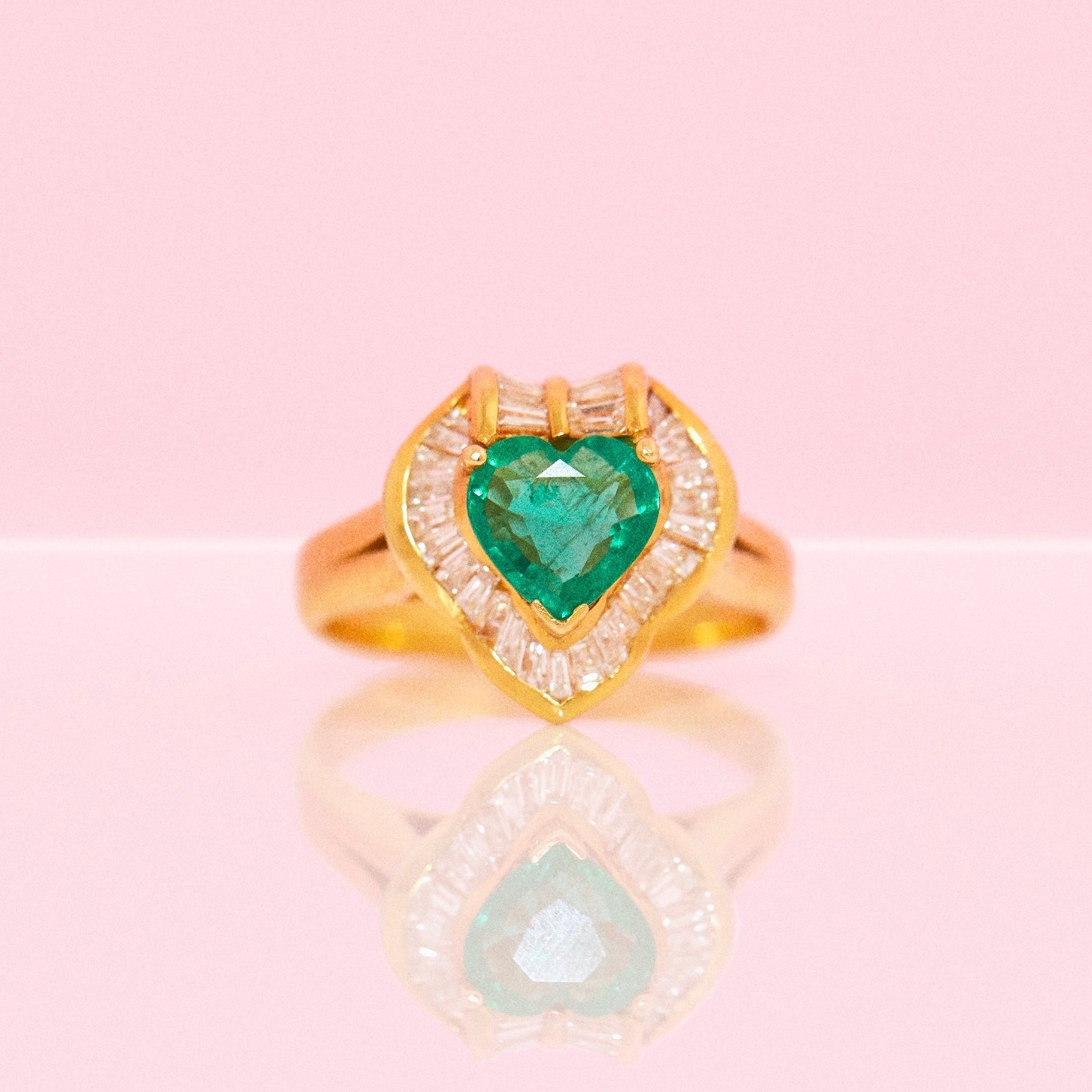 18ct gold heart shaped emerald and baguette diamond ring