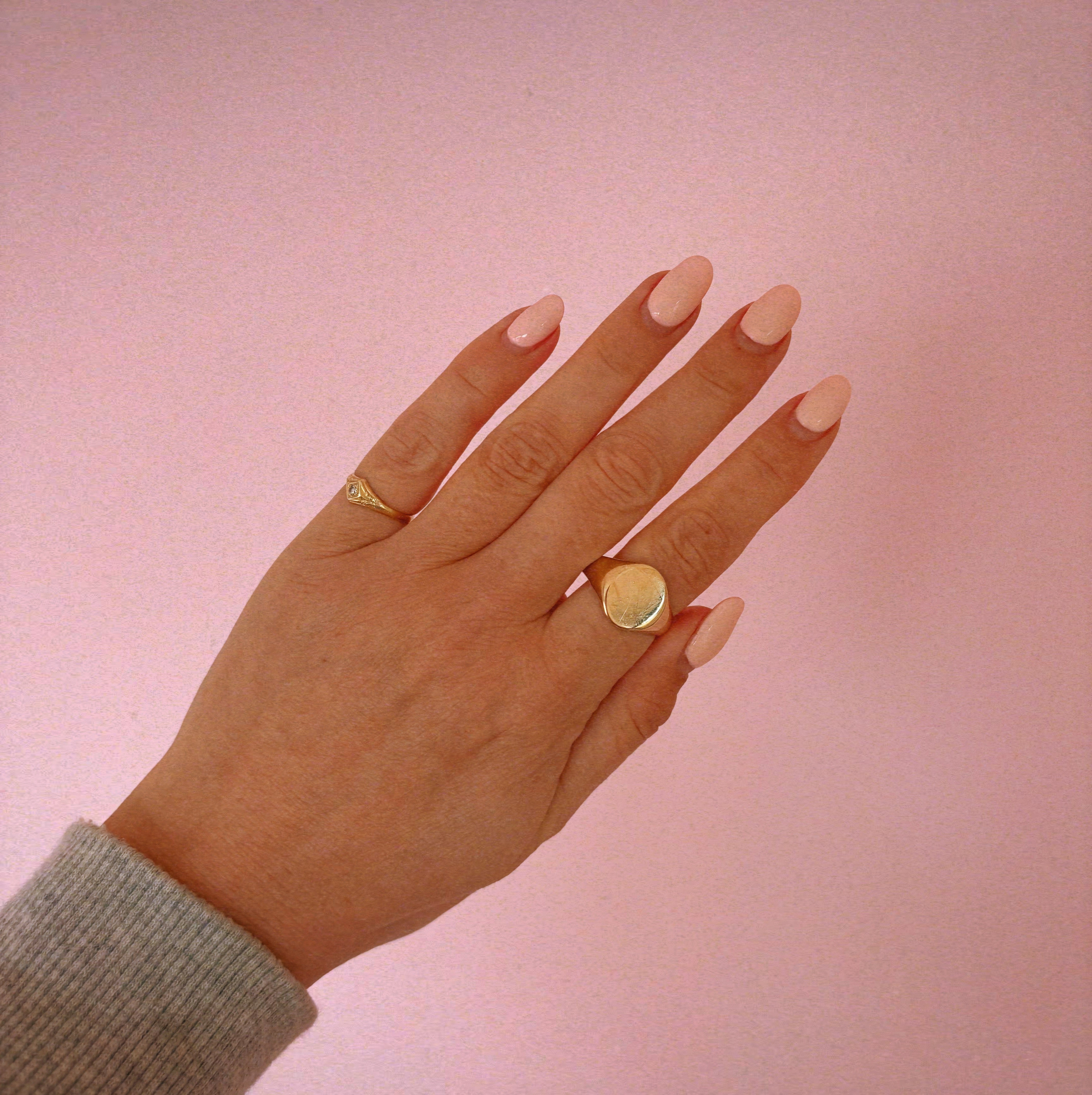 9ct gold oval signet ring from 1989