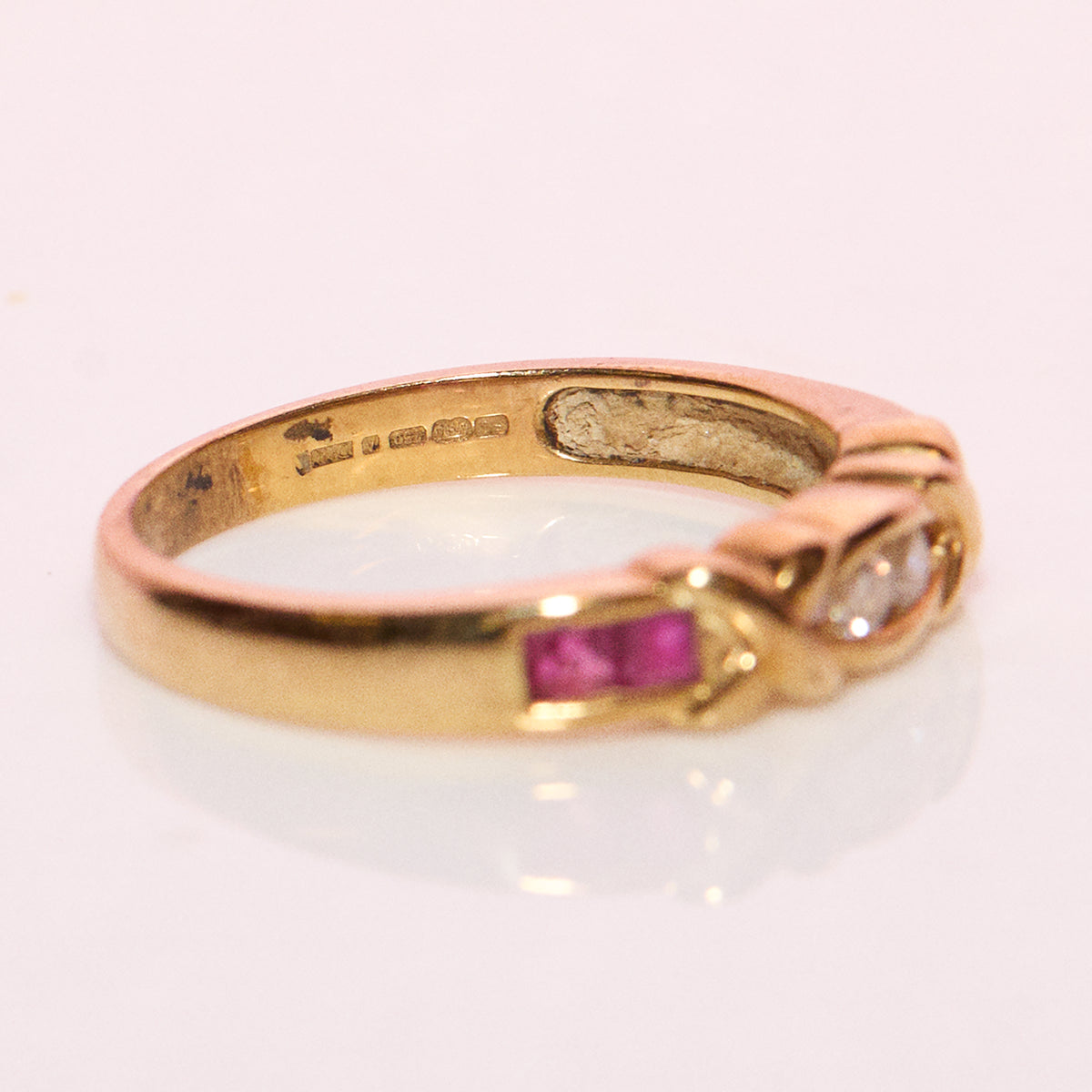 Vintage 18ct gold 0.08ct ruby and 0.04ct diamond pinky ring