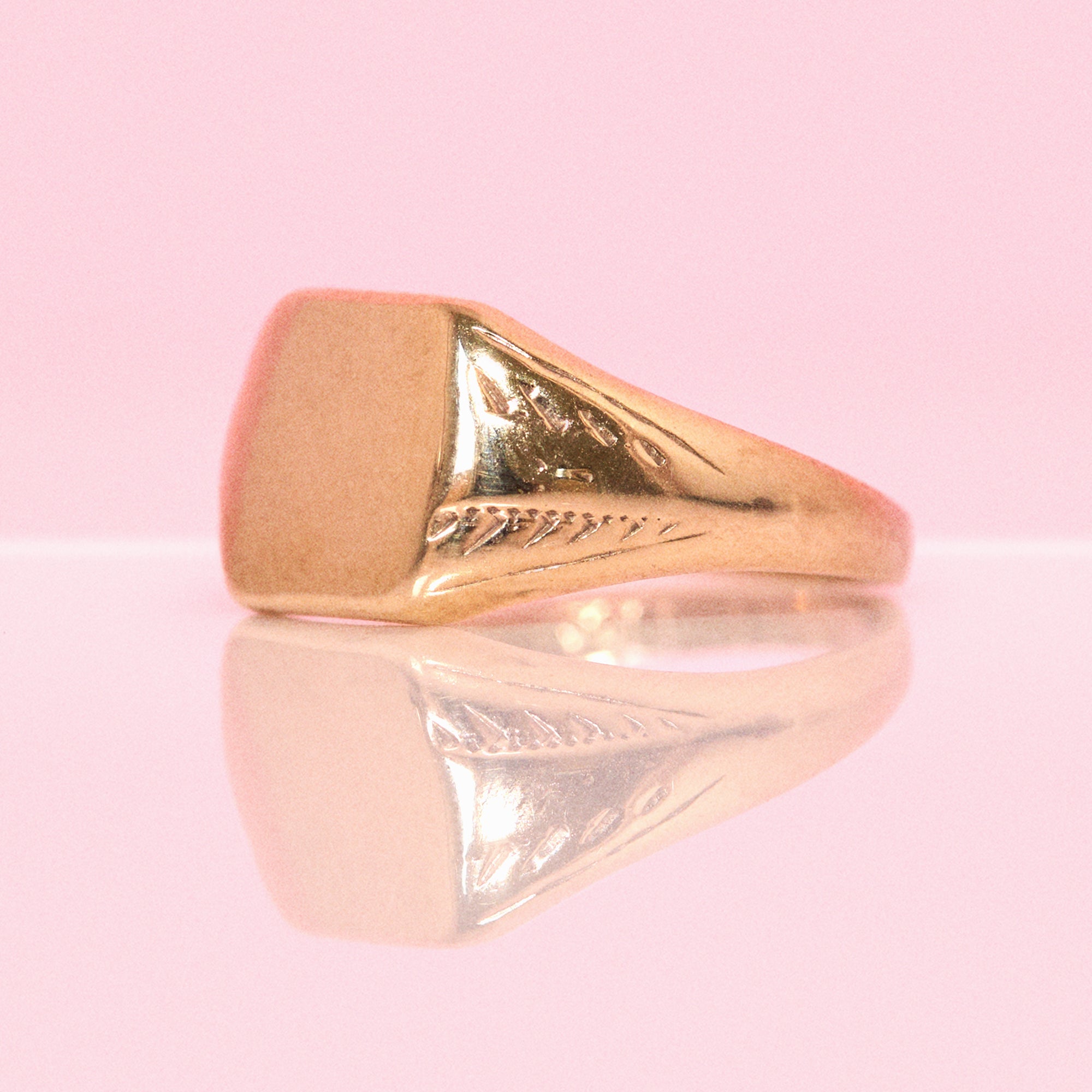 9ct gold signet ring from 1961/2