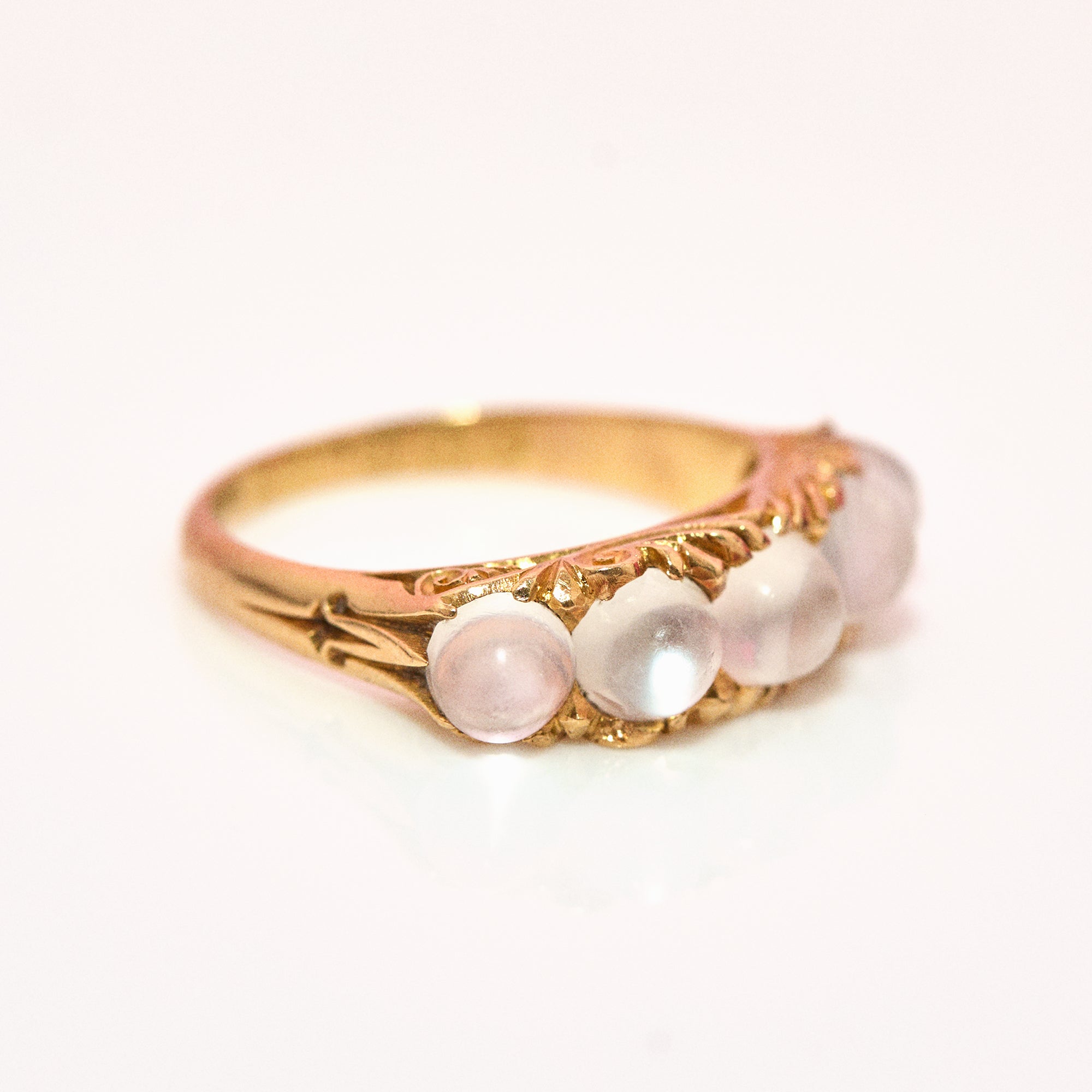 18ct gold Victorian moonstone five stone ring