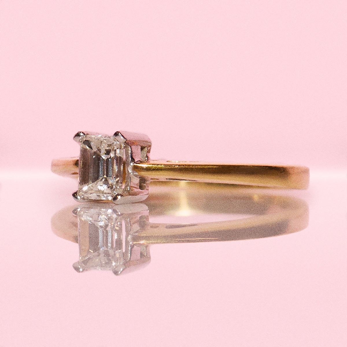 Vintage 18ct gold 0.25ct emerald cut diamond ring