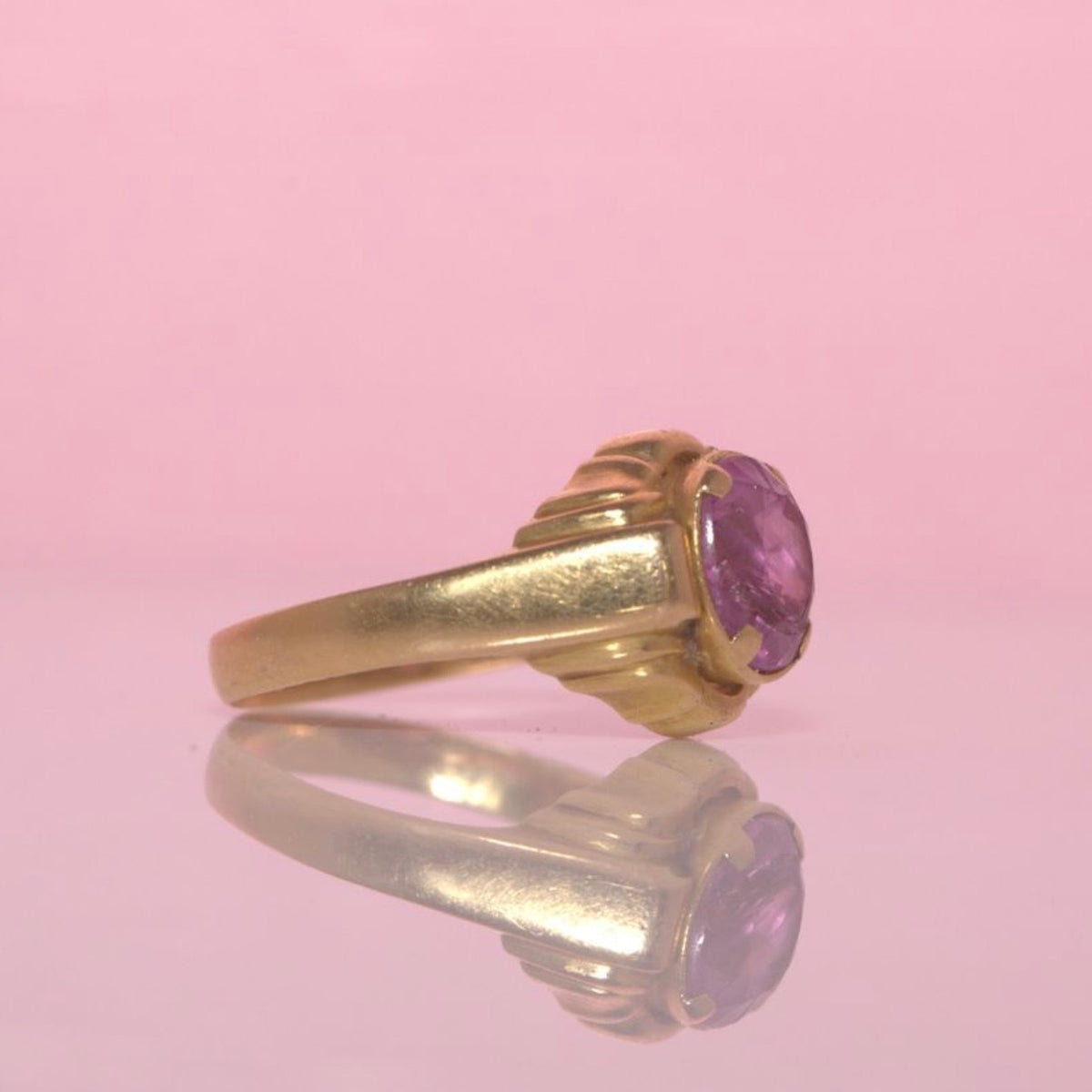 Vintage 18ct gold pink sapphire ring