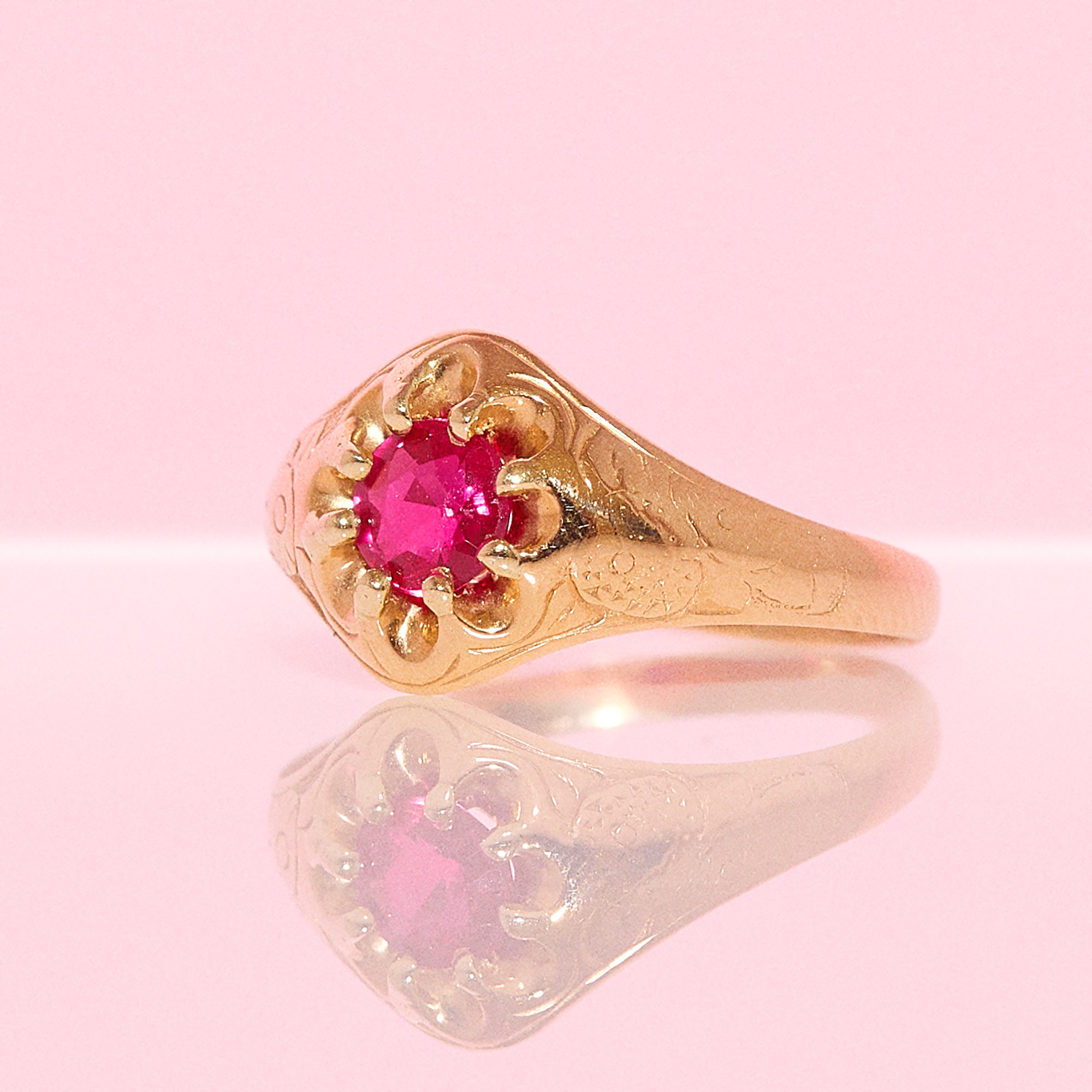 18ct gold ruby engraved ring