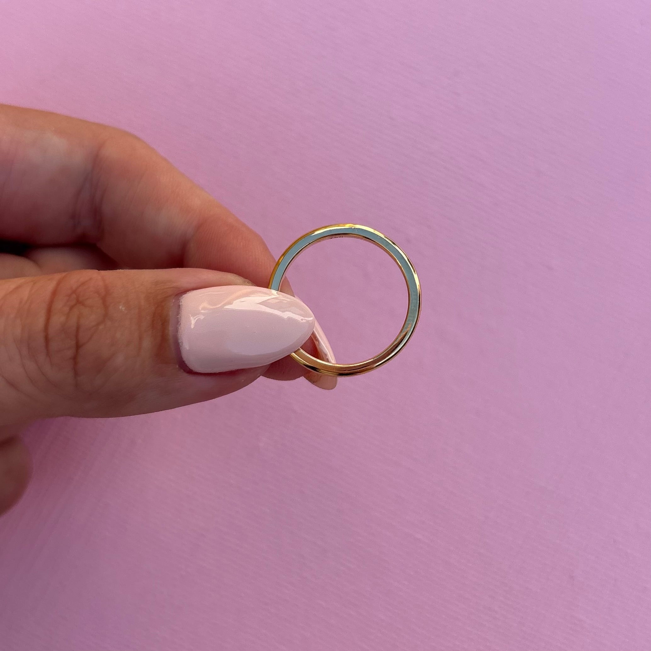 18ct gold 2.5mm heavy court band