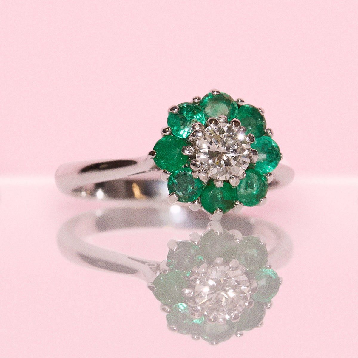 Vintage 18ct white gold emerald and diamond cluster ring
