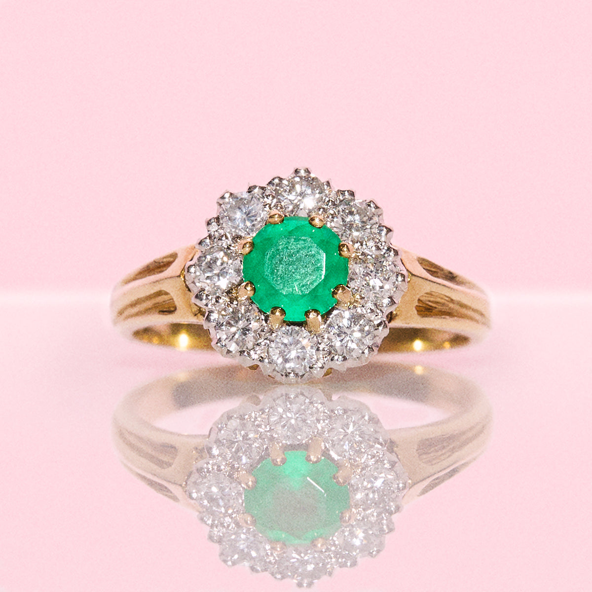 Vintage 18ct gold 0.40ct emerald and 0.33ct diamond cluster ring