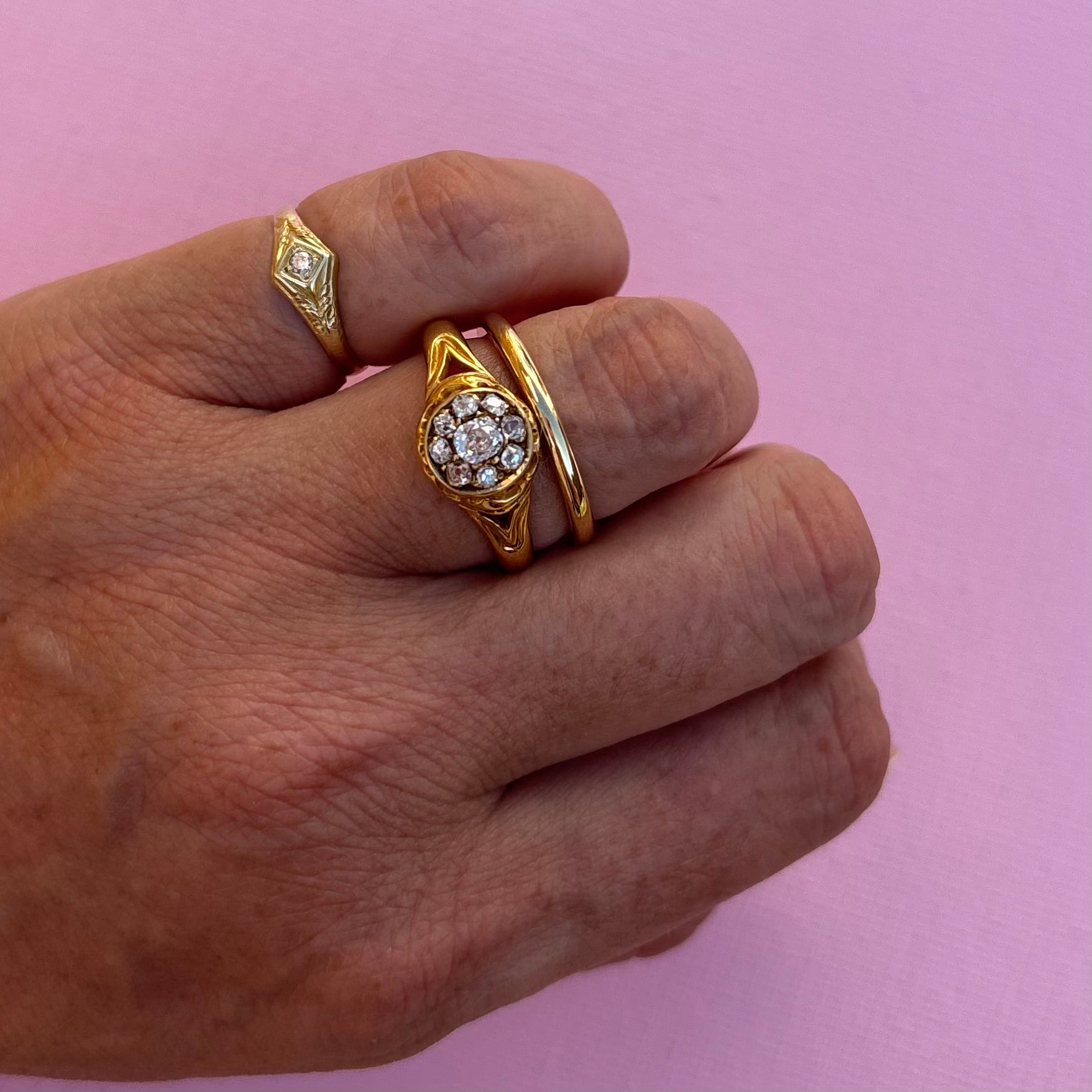 Vintage 18ct gold old cut diamond carved ring
