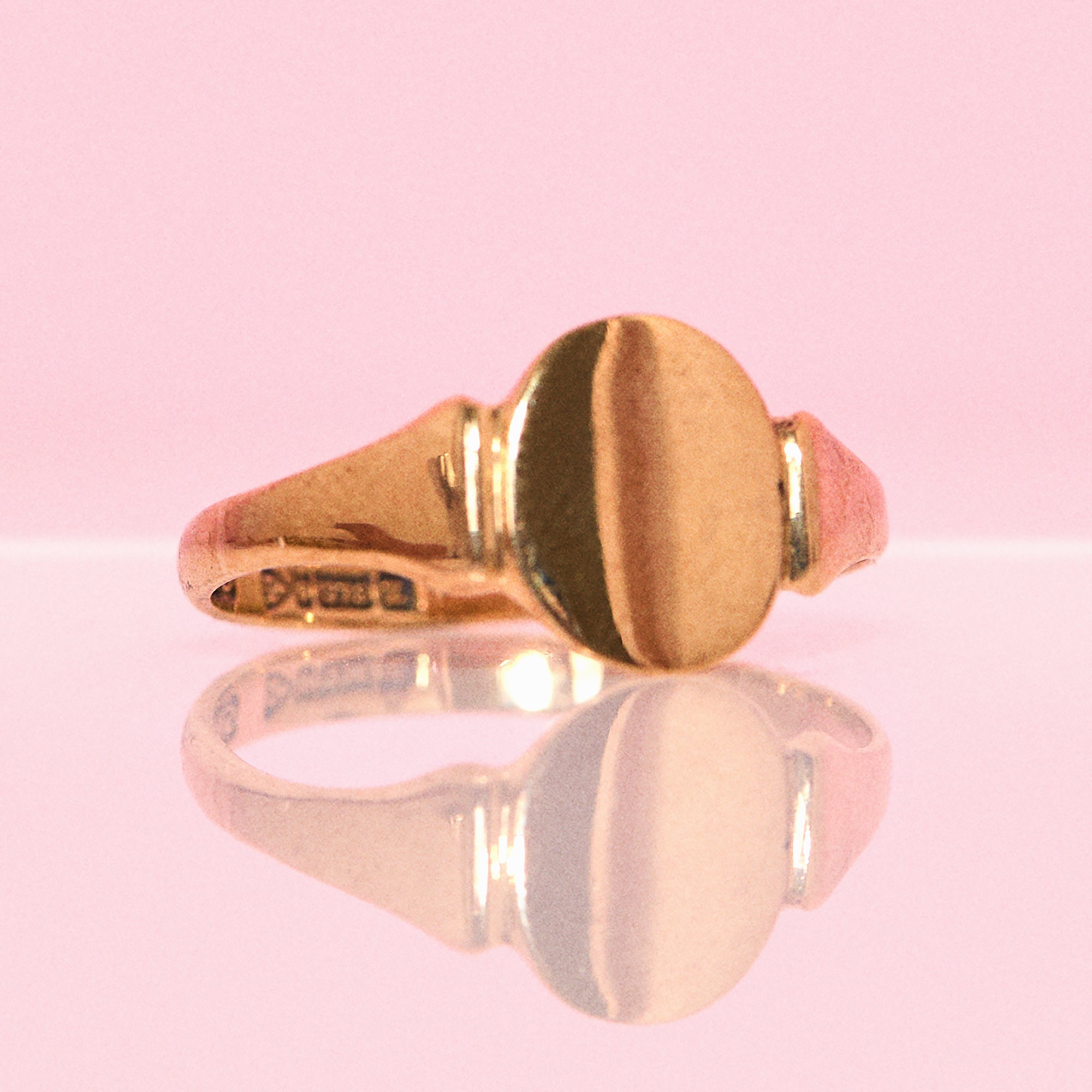 9ct gold oval signet ring from 1950