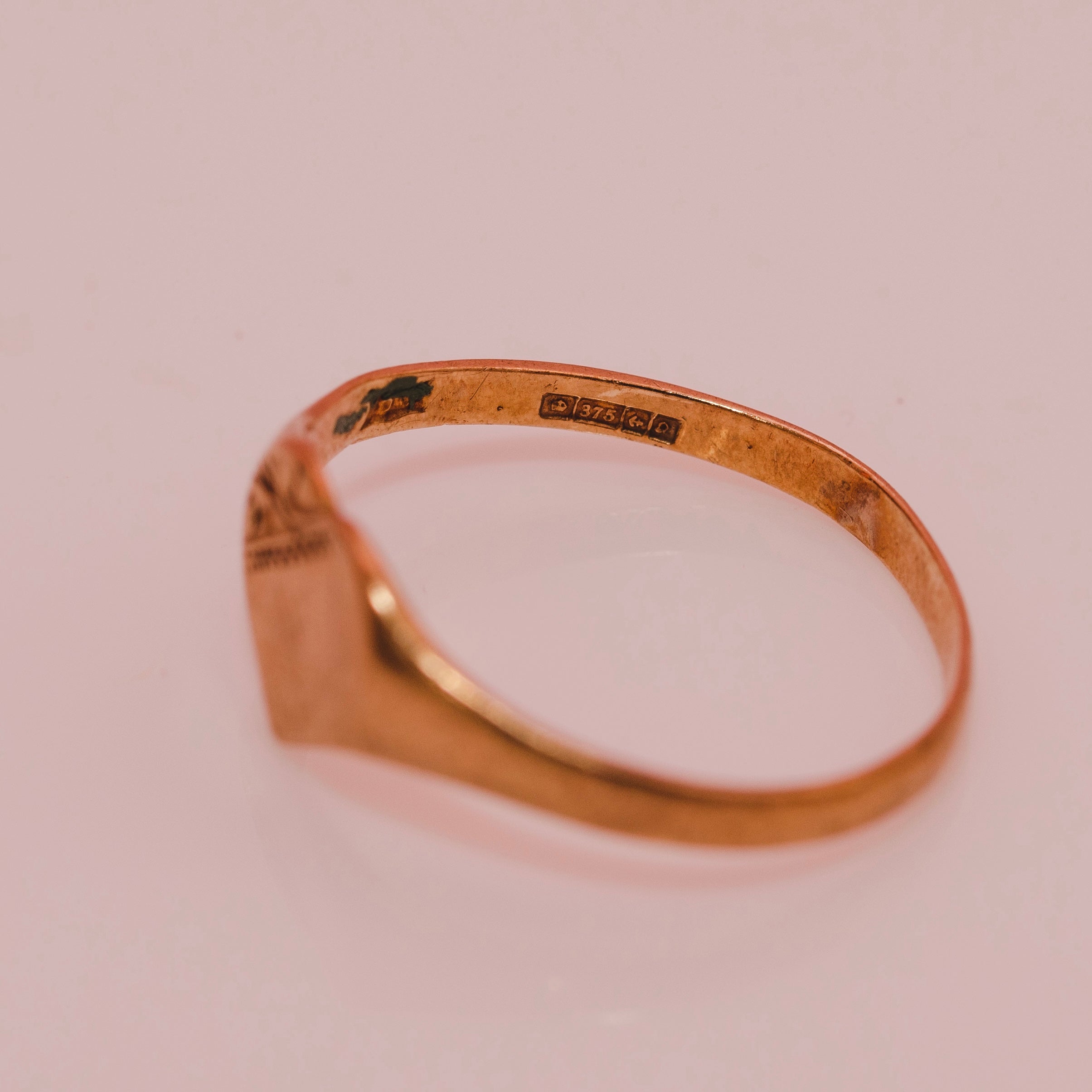 9ct gold heart shaped signet ring