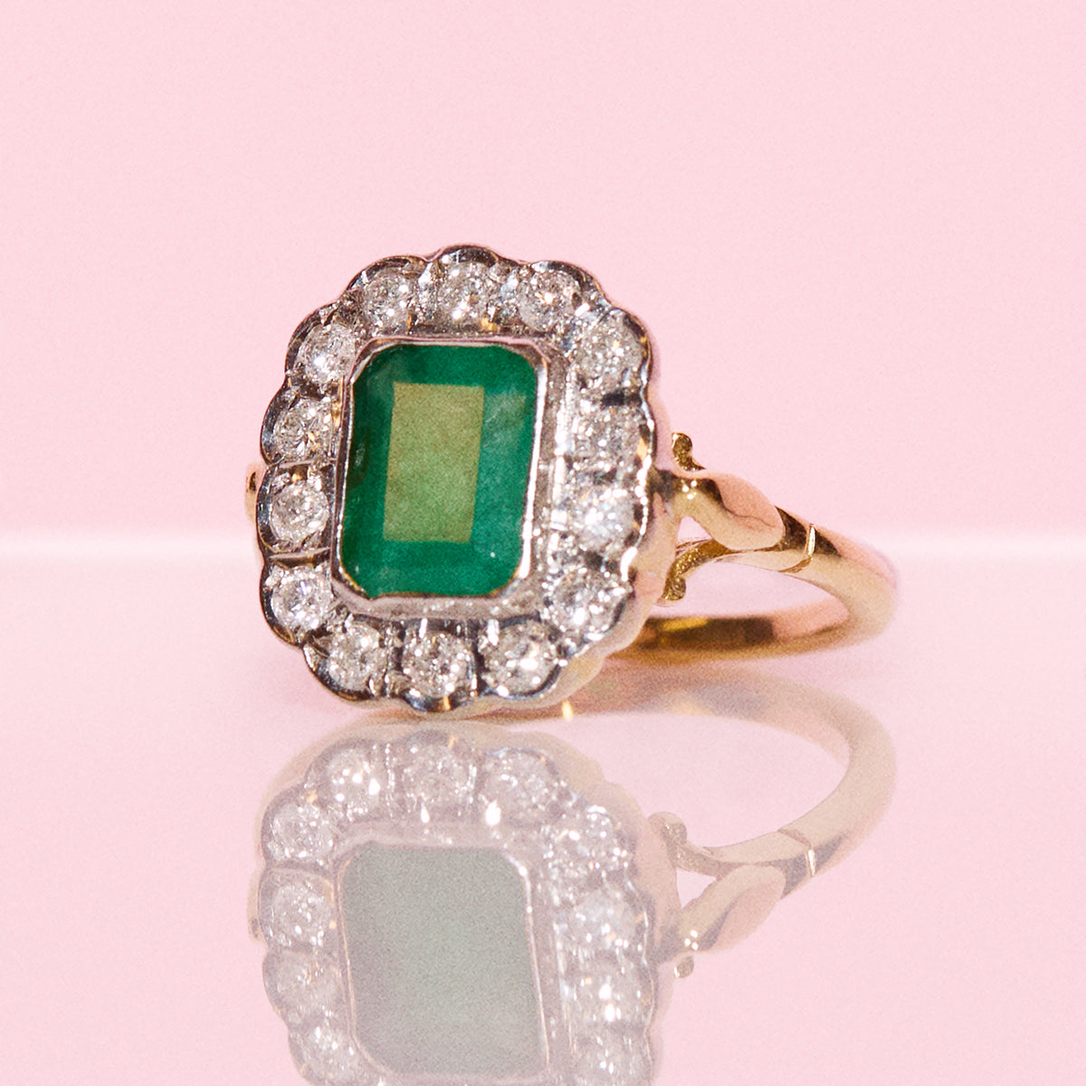 Vintage 18ct gold emerald and diamond cluster ring