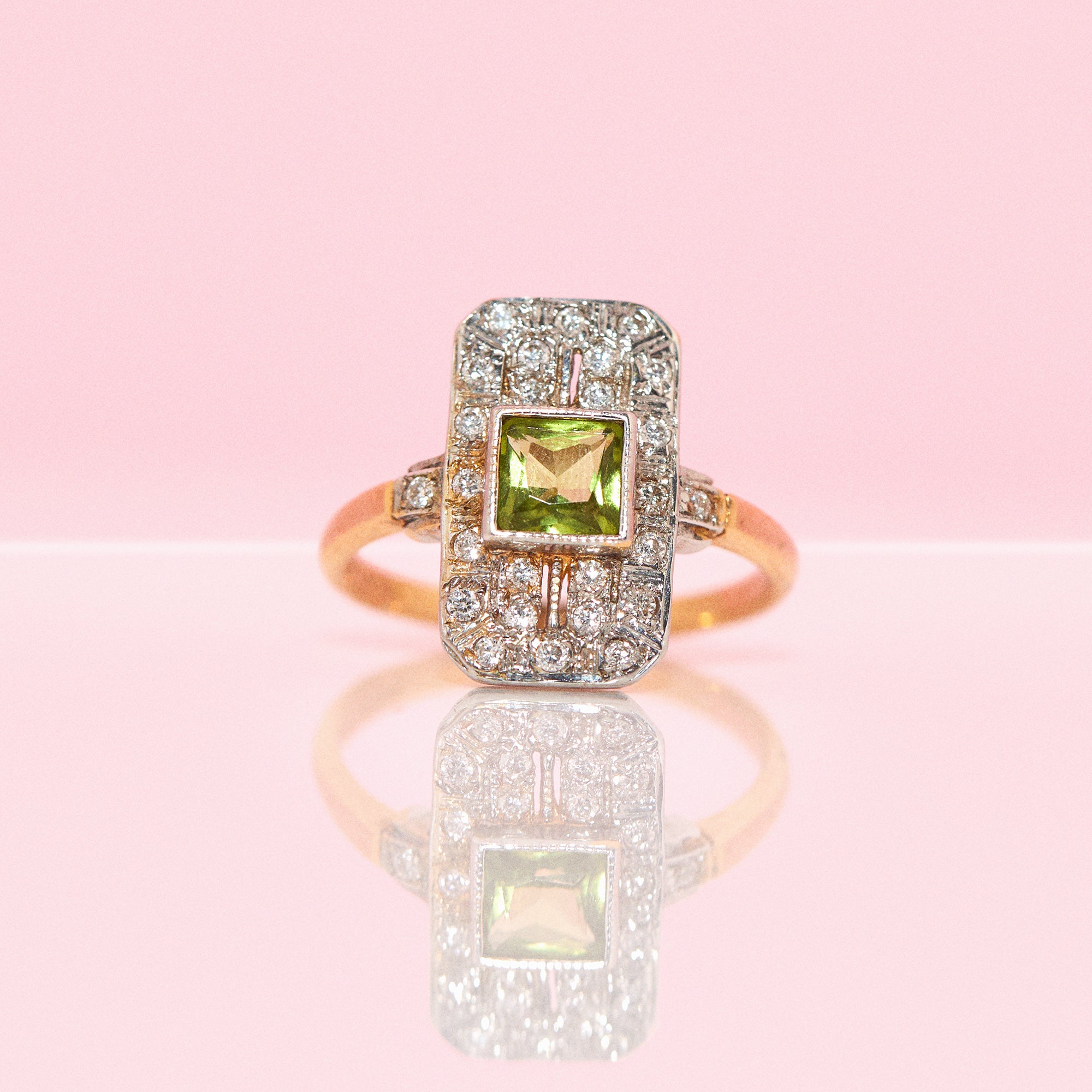 18ct gold peridot and diamond ring