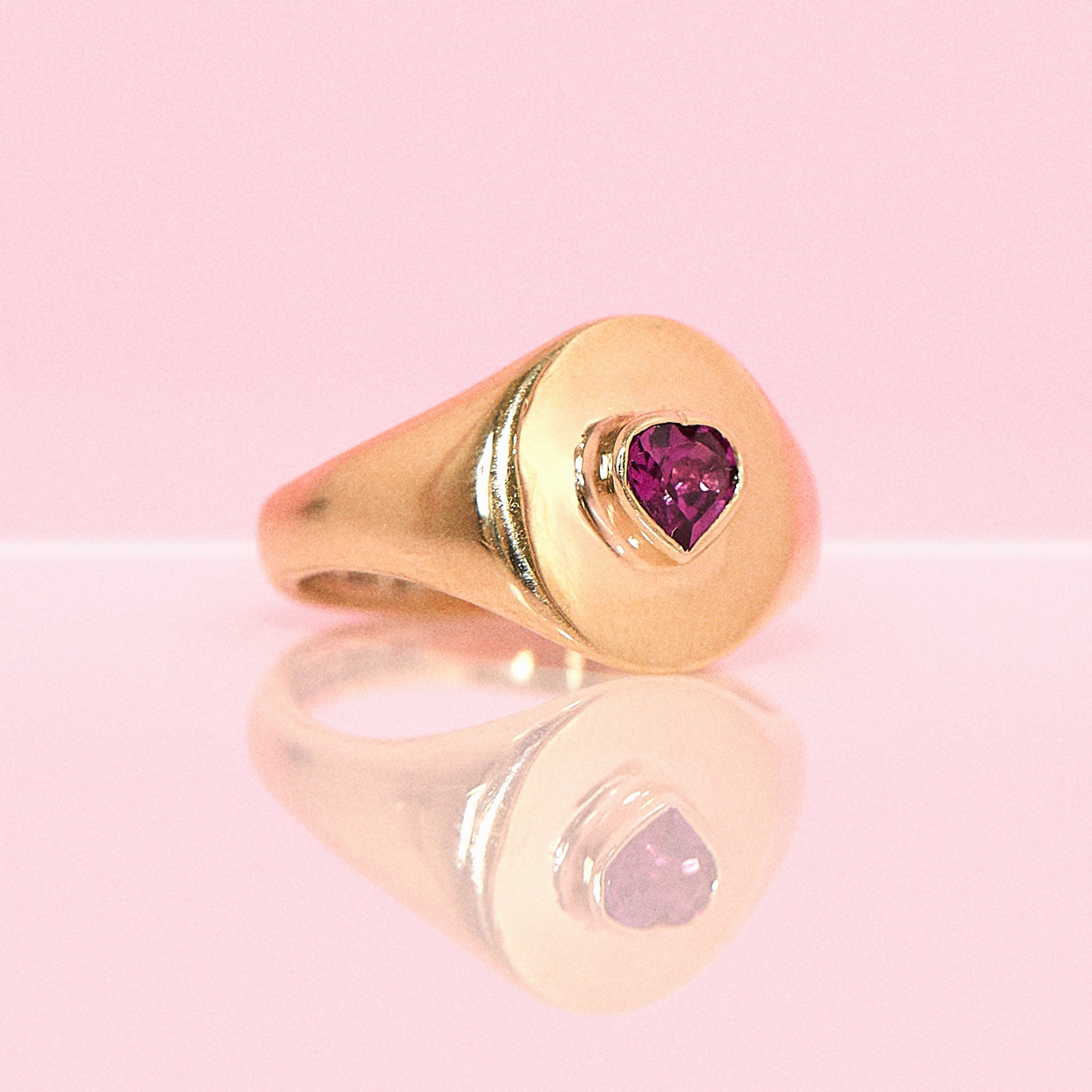 9ct gold garnet ring from 1990