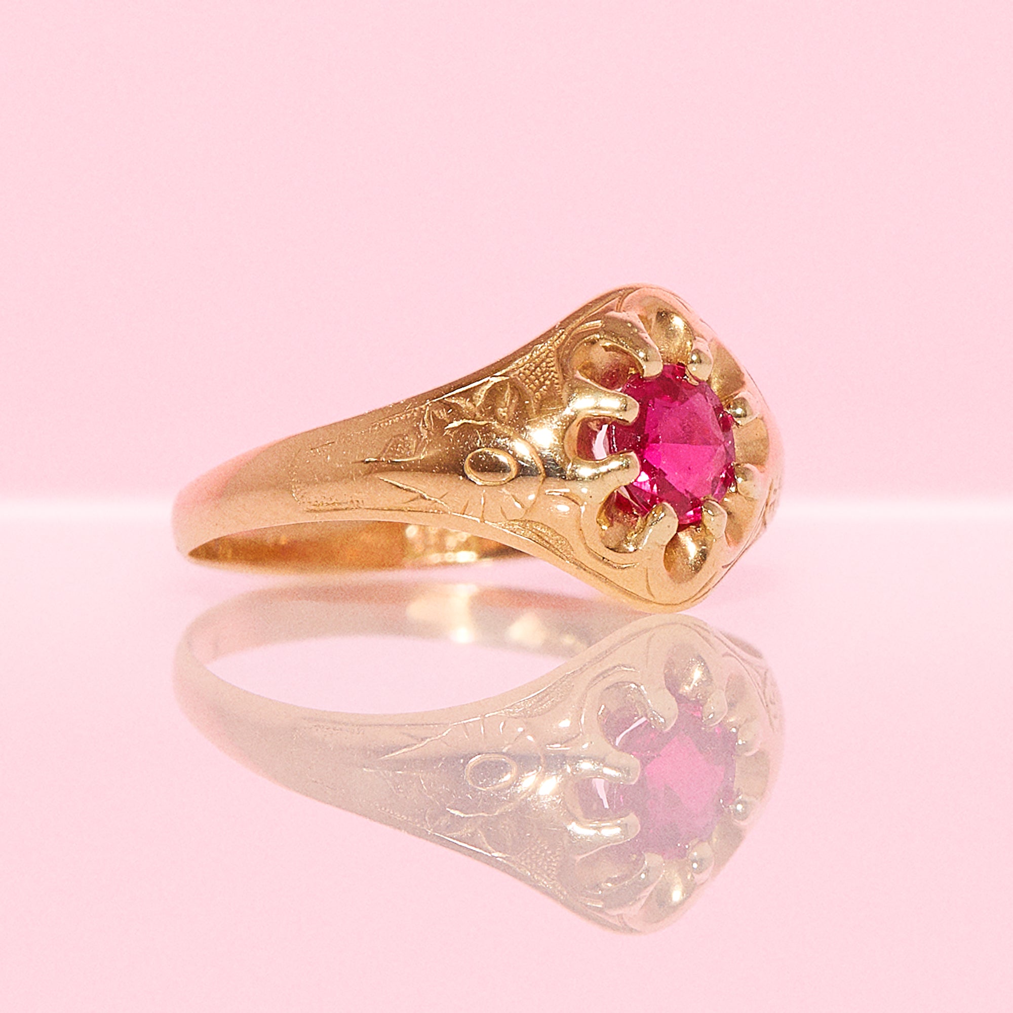 18ct gold ruby engraved ring