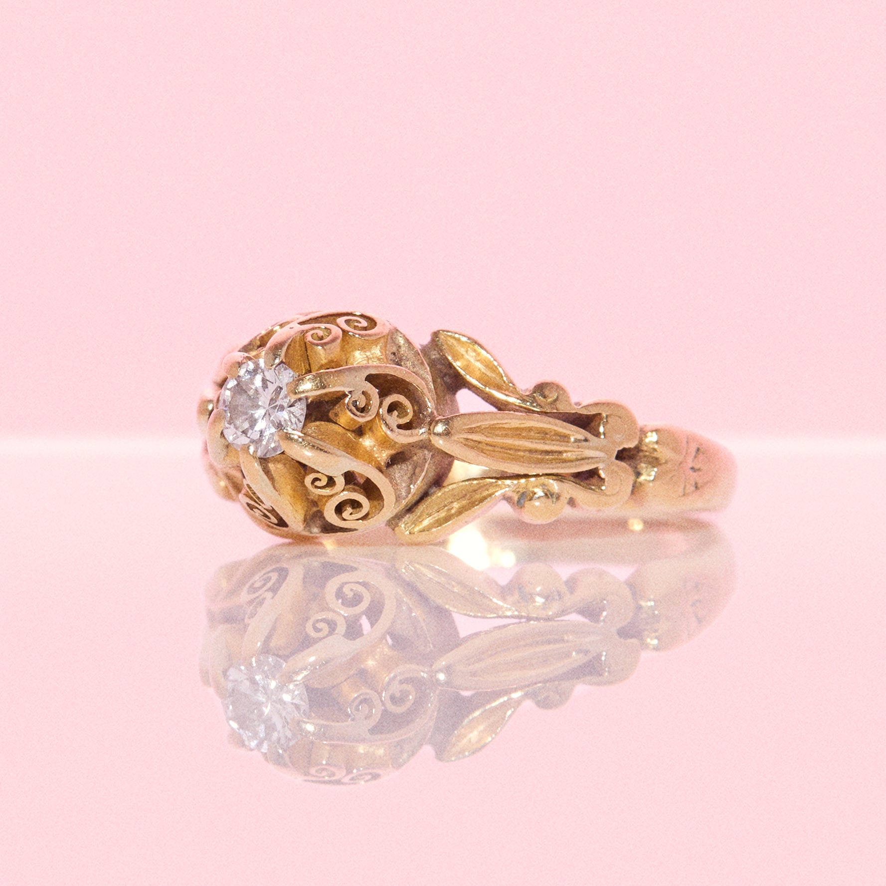 Vintage 18ct gold carved diamond ring