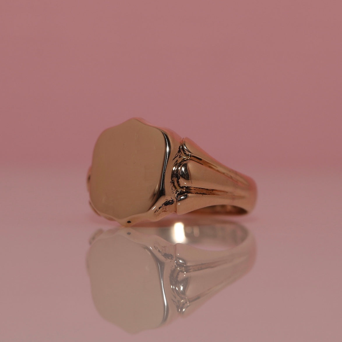 9ct gold ‘Alice’ shield signet ring