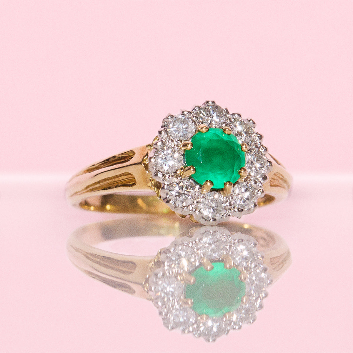 Vintage 18ct gold 0.40ct emerald and 0.33ct diamond cluster ring