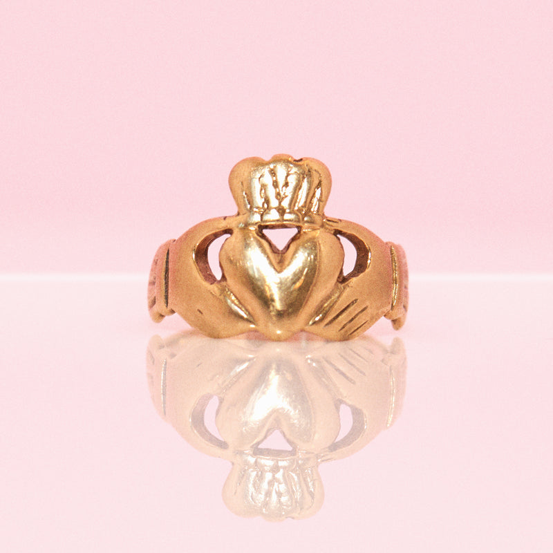 9ct gold claddagh ring