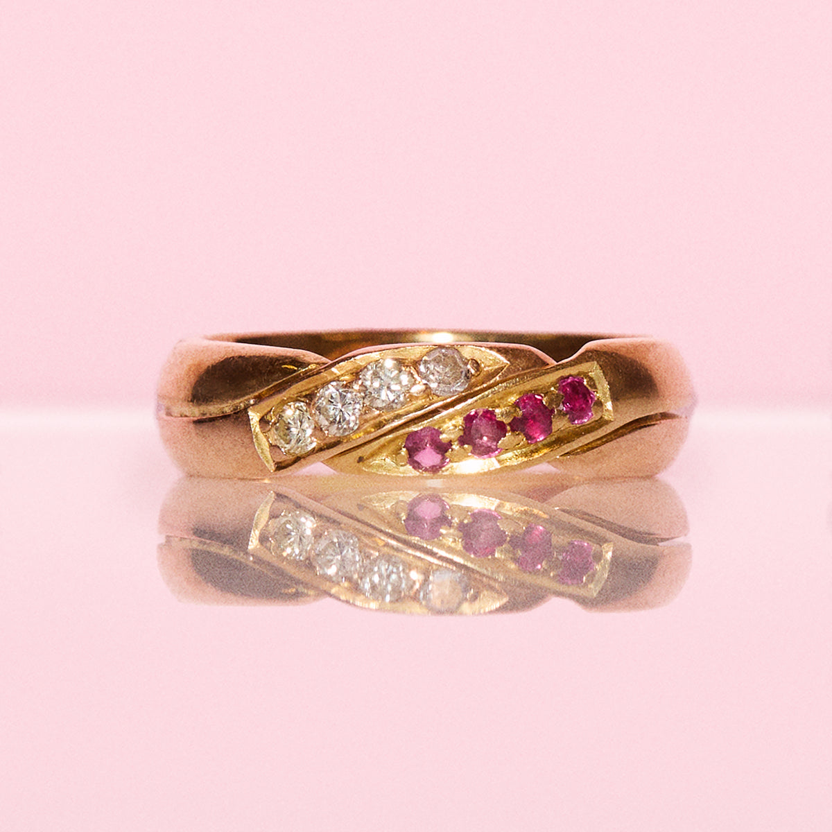 Vintage 18ct gold 0.08ct ruby and 0.04ct diamond pinky ring