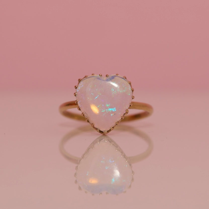 18ct gold heart shaped opal ring