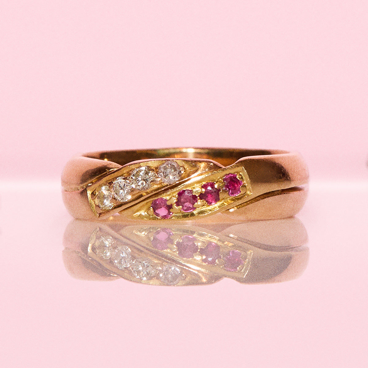 Vintage 18ct gold 0.08ct ruby and 0.04ct diamond pinky ring